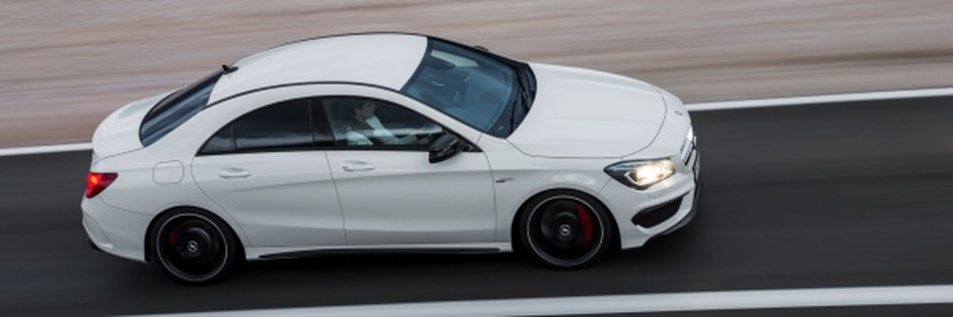 Mercedes CLA 45 AMG lateral