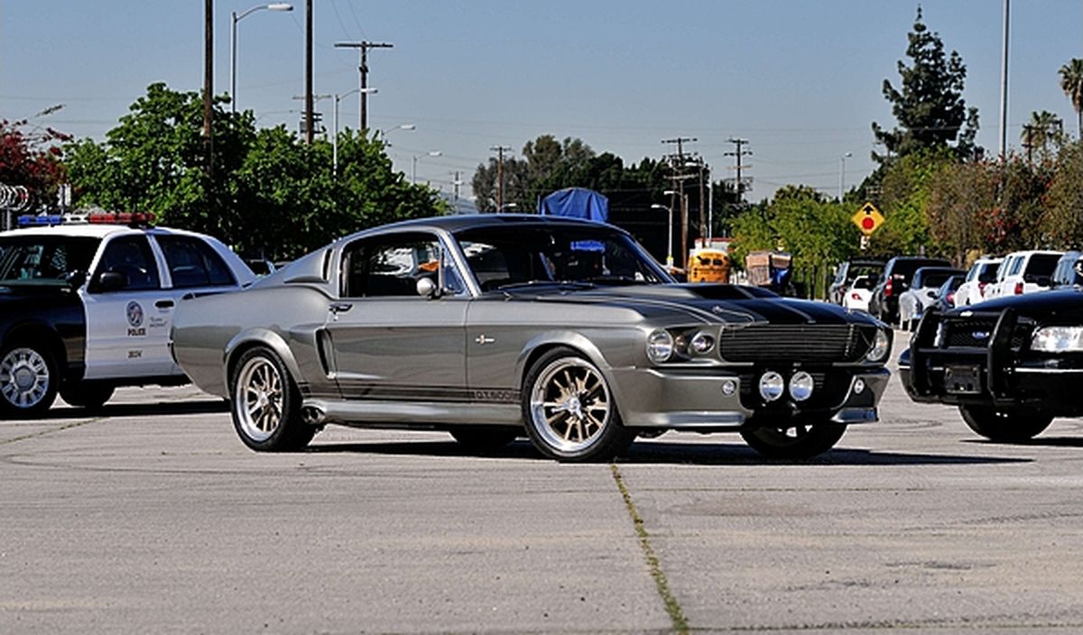Ford Mustang Eleanor frontal-lateral