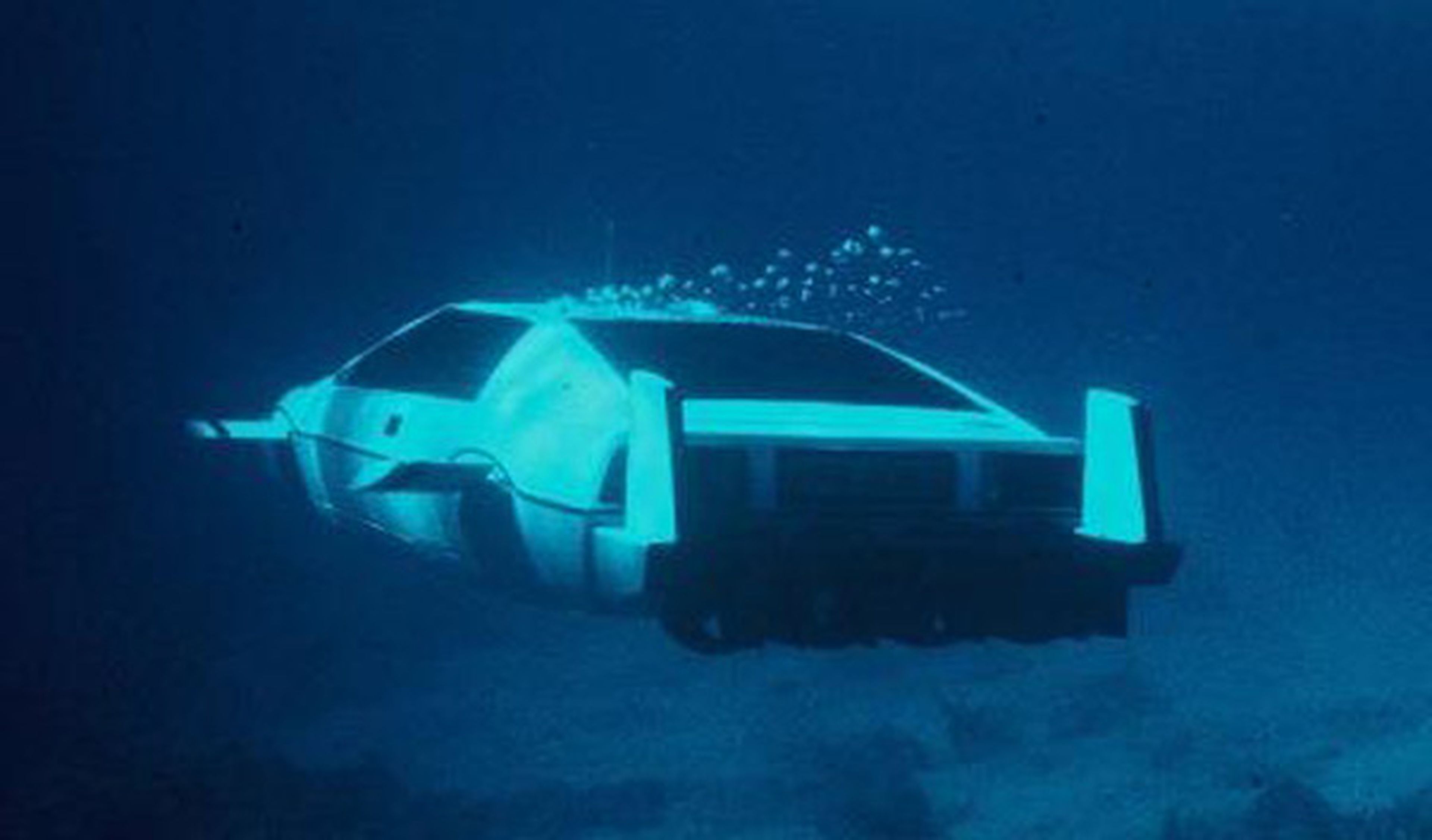 El Lotus Esprit submarino de James Bond saldrá a subasta