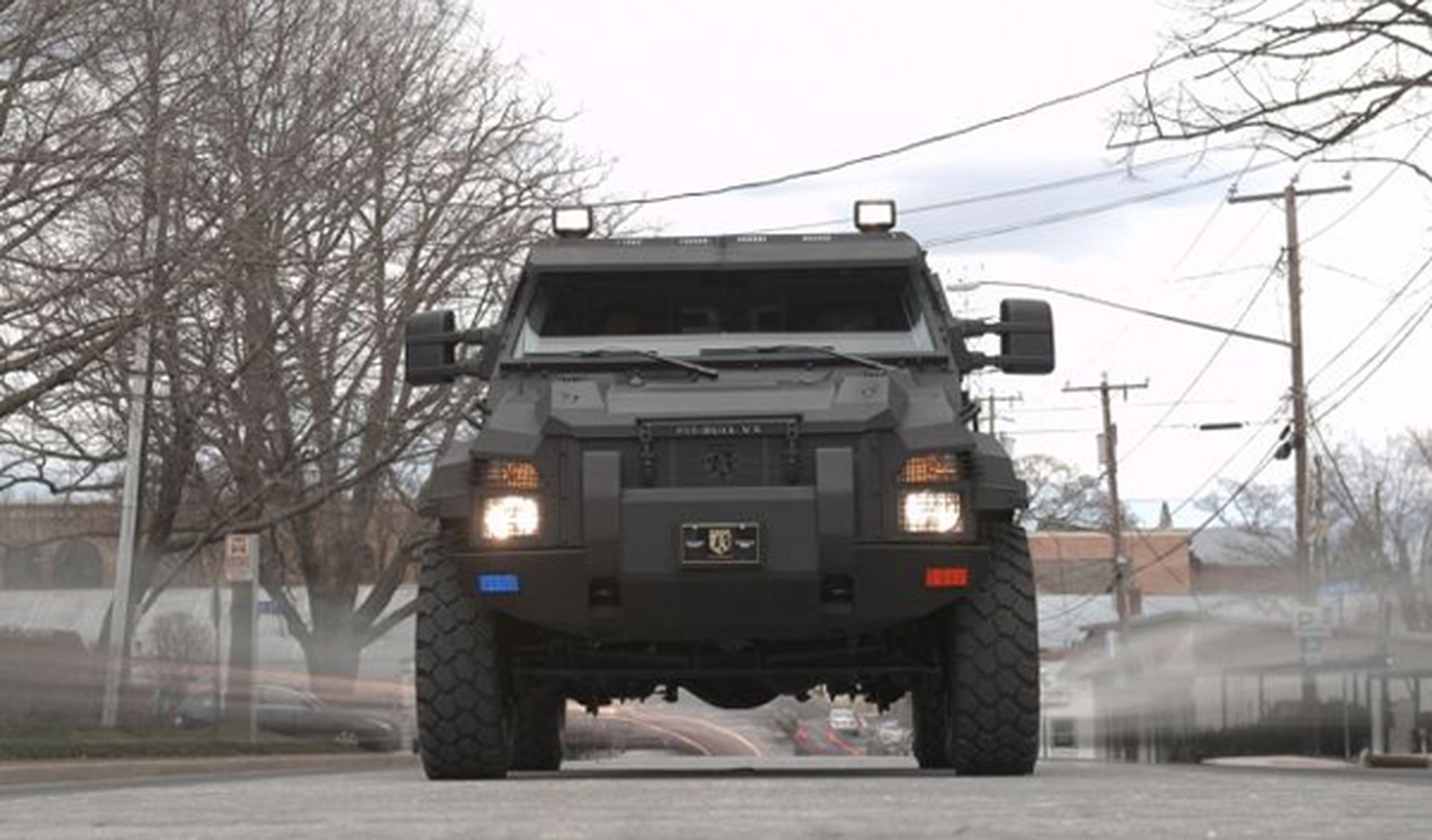 El camión de los SWAT, frontal