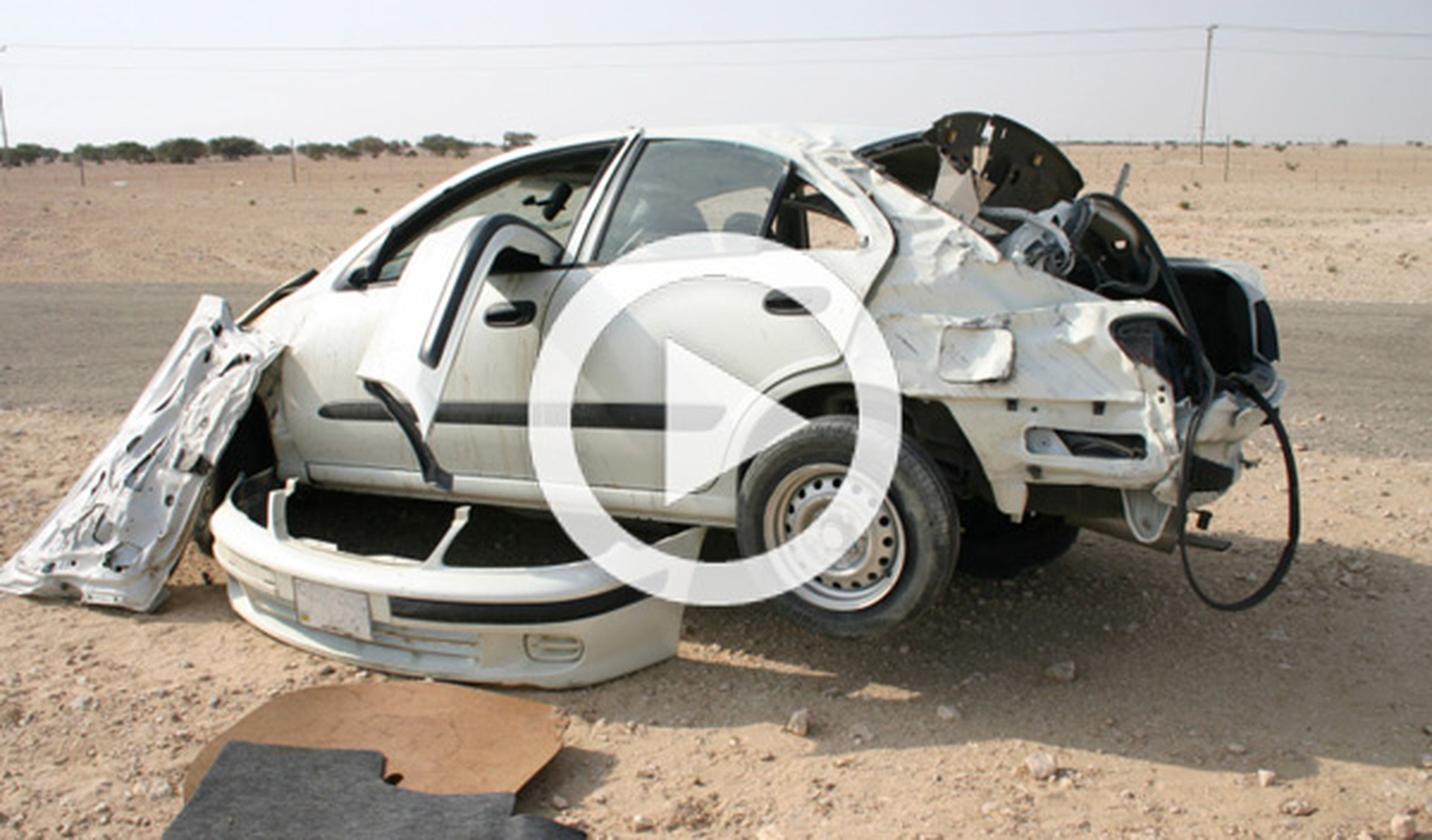 Unos saudíes sobreviven milagrosamente a un accidente