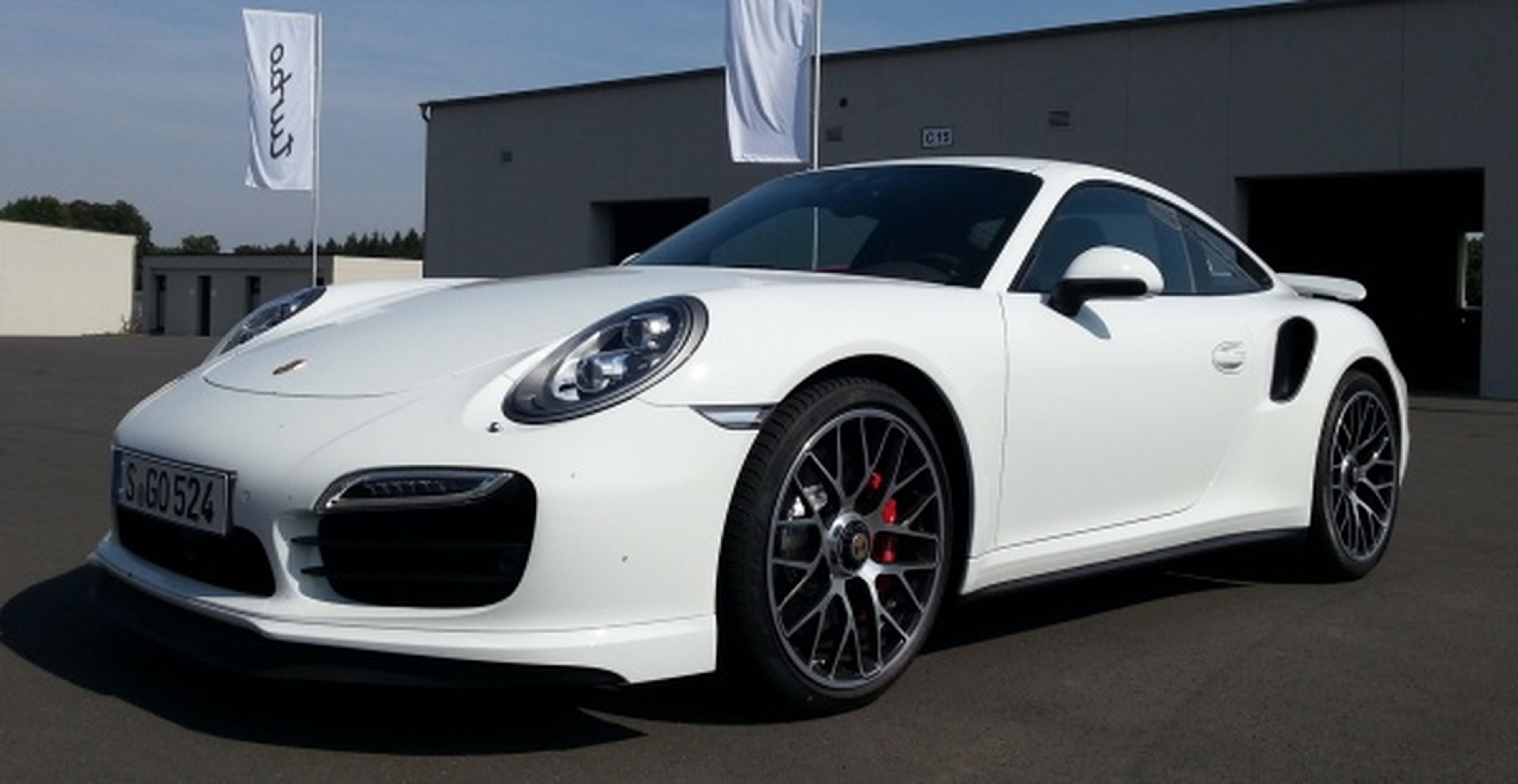 Porsche 911 Turbo: cuidado, que llega
