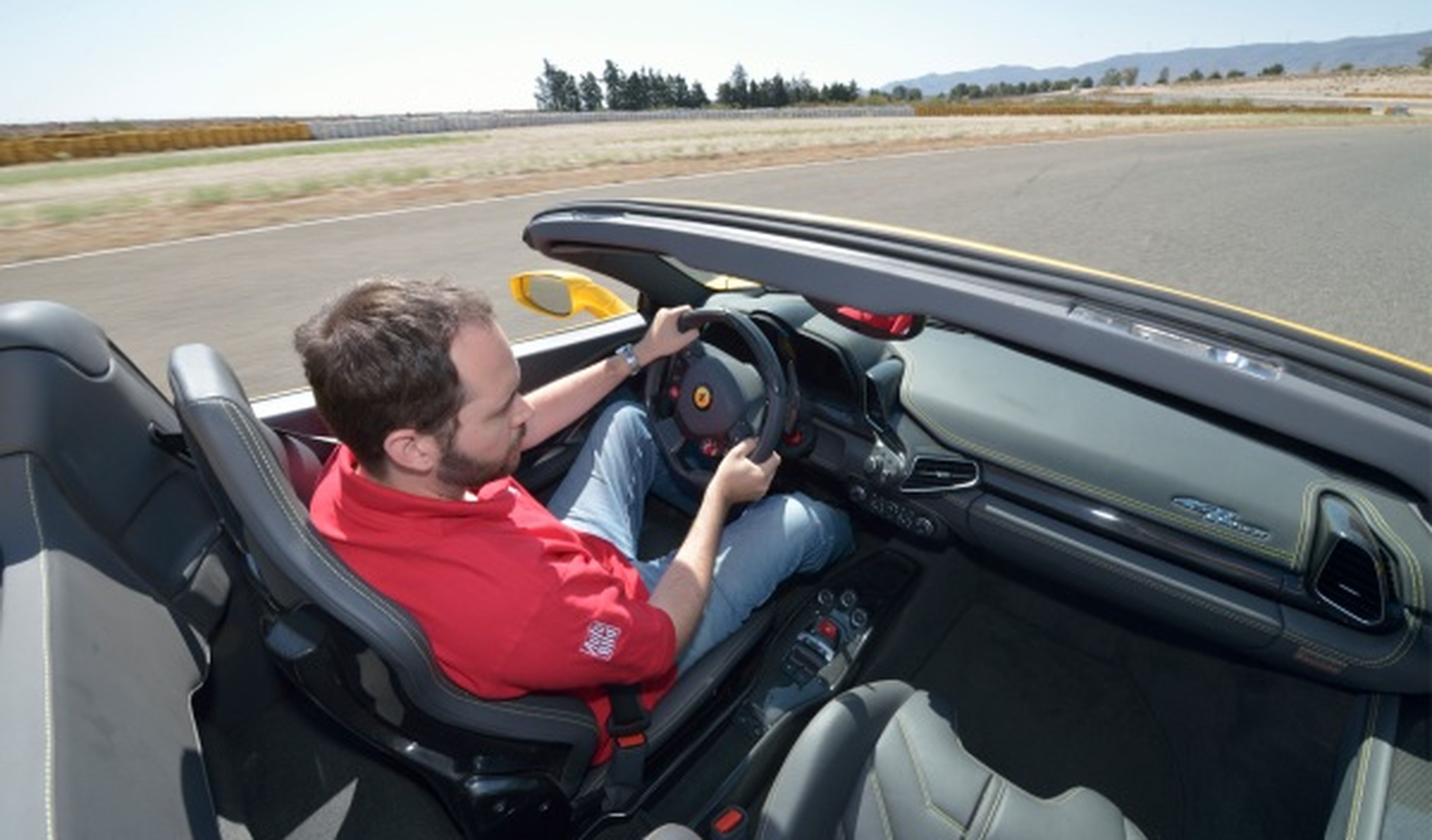 Al volante del Ferrari 458 Spider