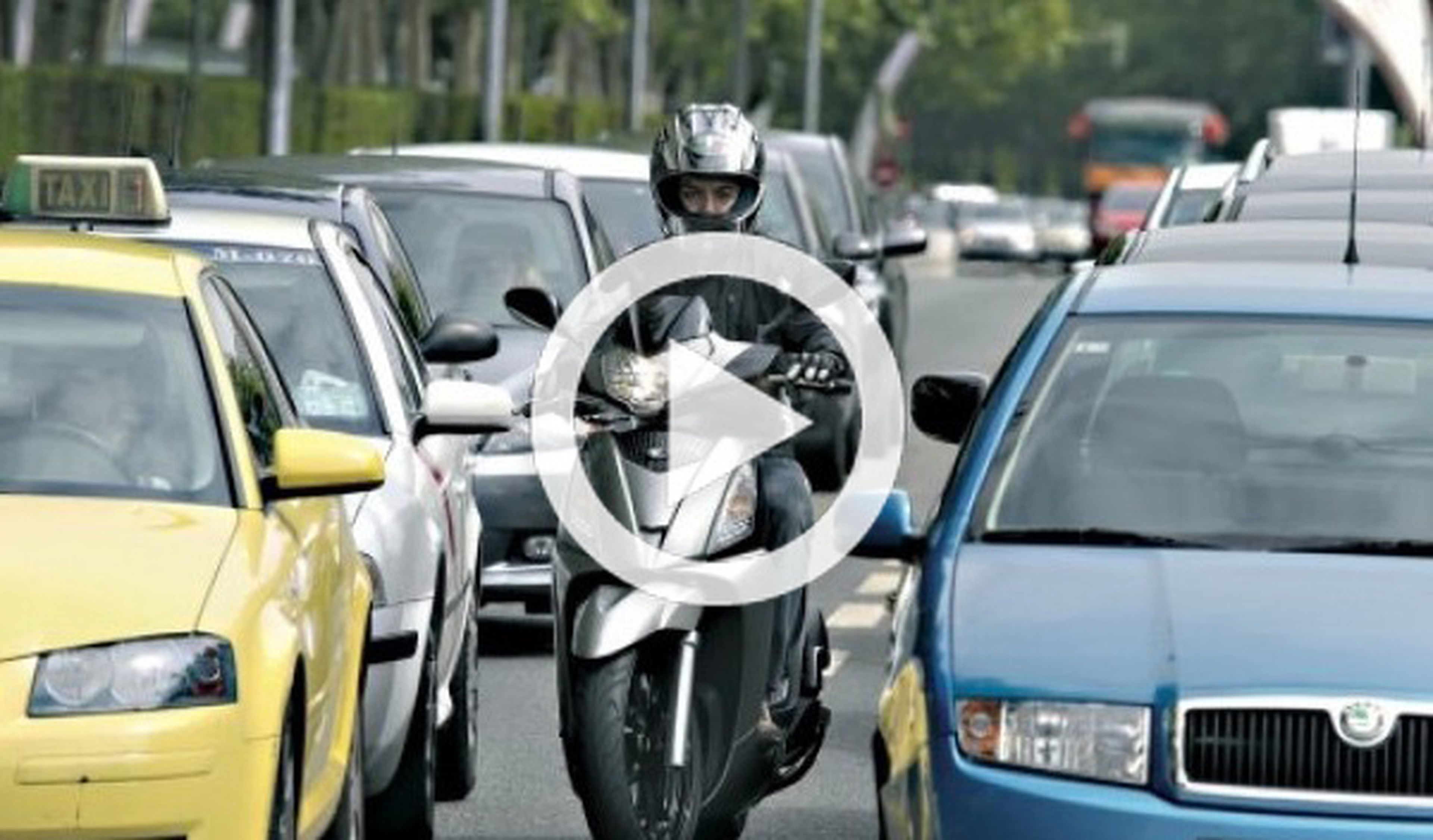 Un motorista conduce 'a lo loco' por las calles de Brasil