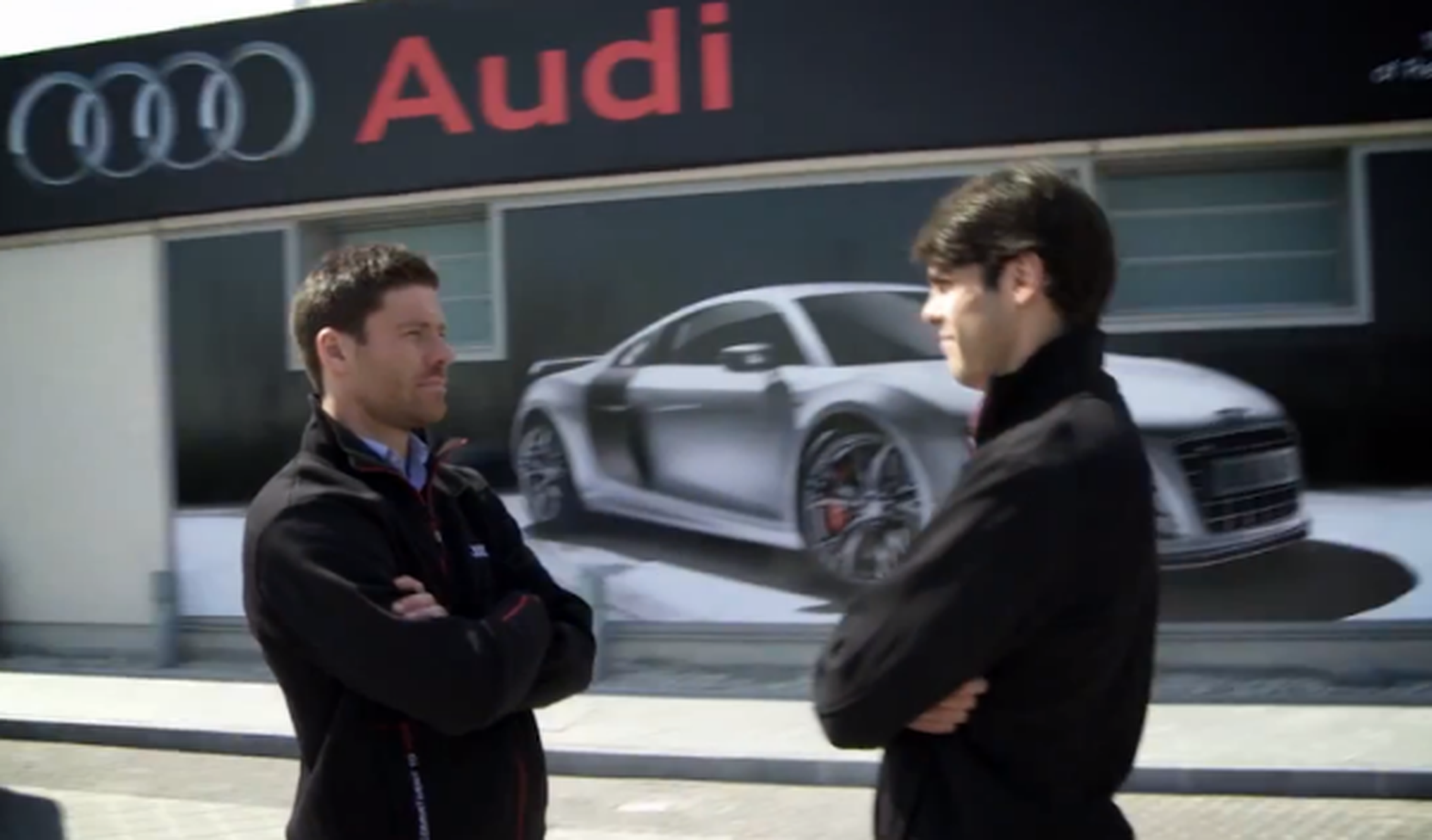 Kaká y Xabi Alonso se enfrentan con el Audi Q5 hybrid