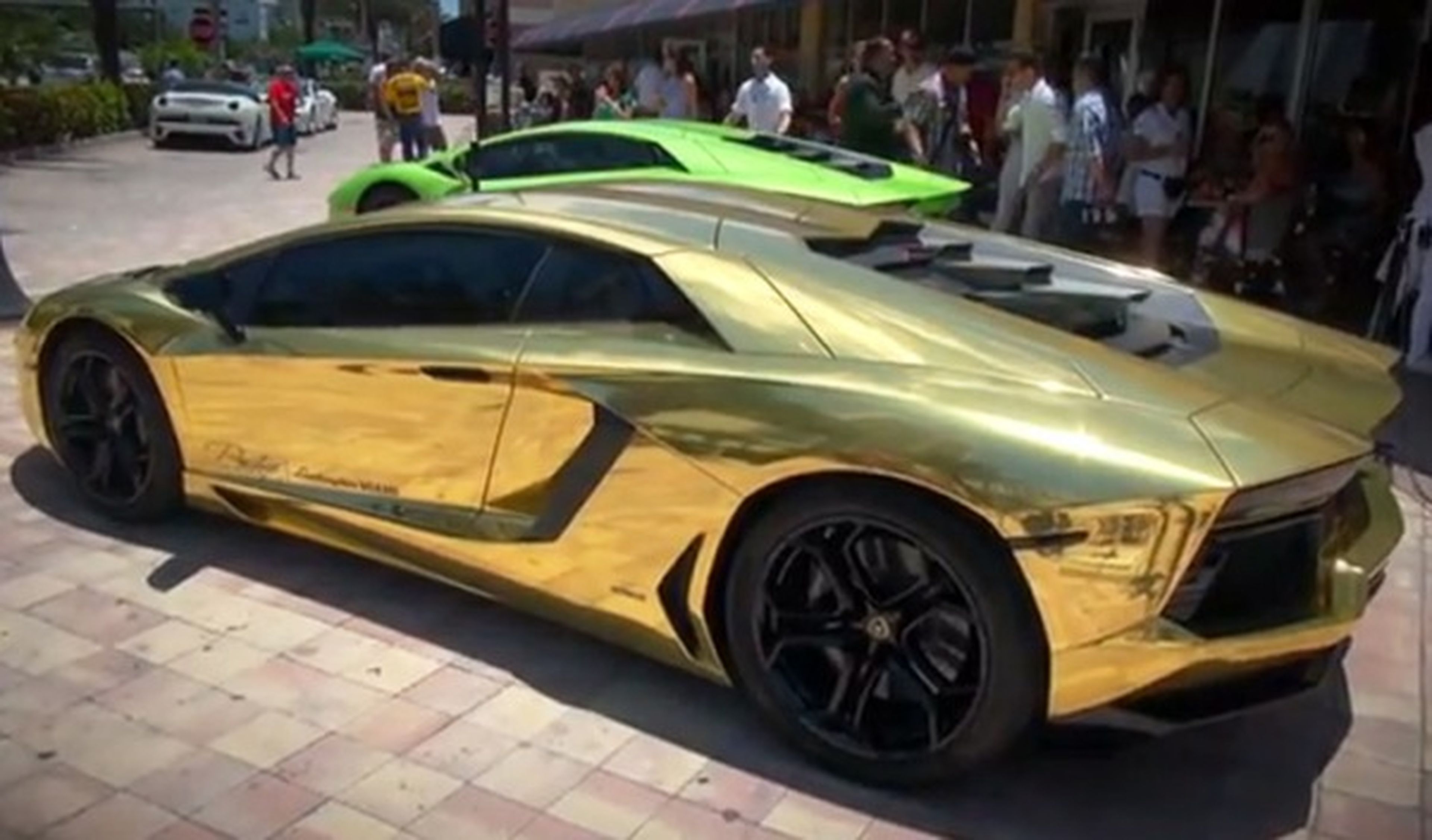 ¿Un Lamborghini Aventador LP700-4 vestido de oro?