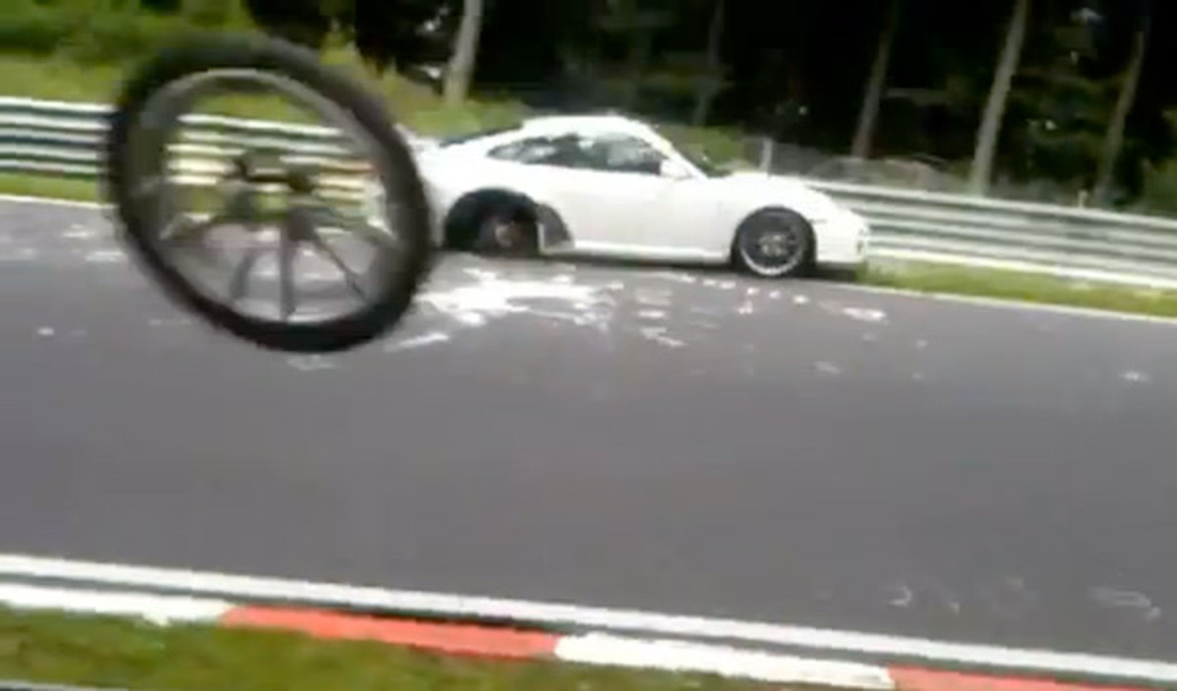 Espectacular accidente de un Porsche 911 GT3 en Nürburgring