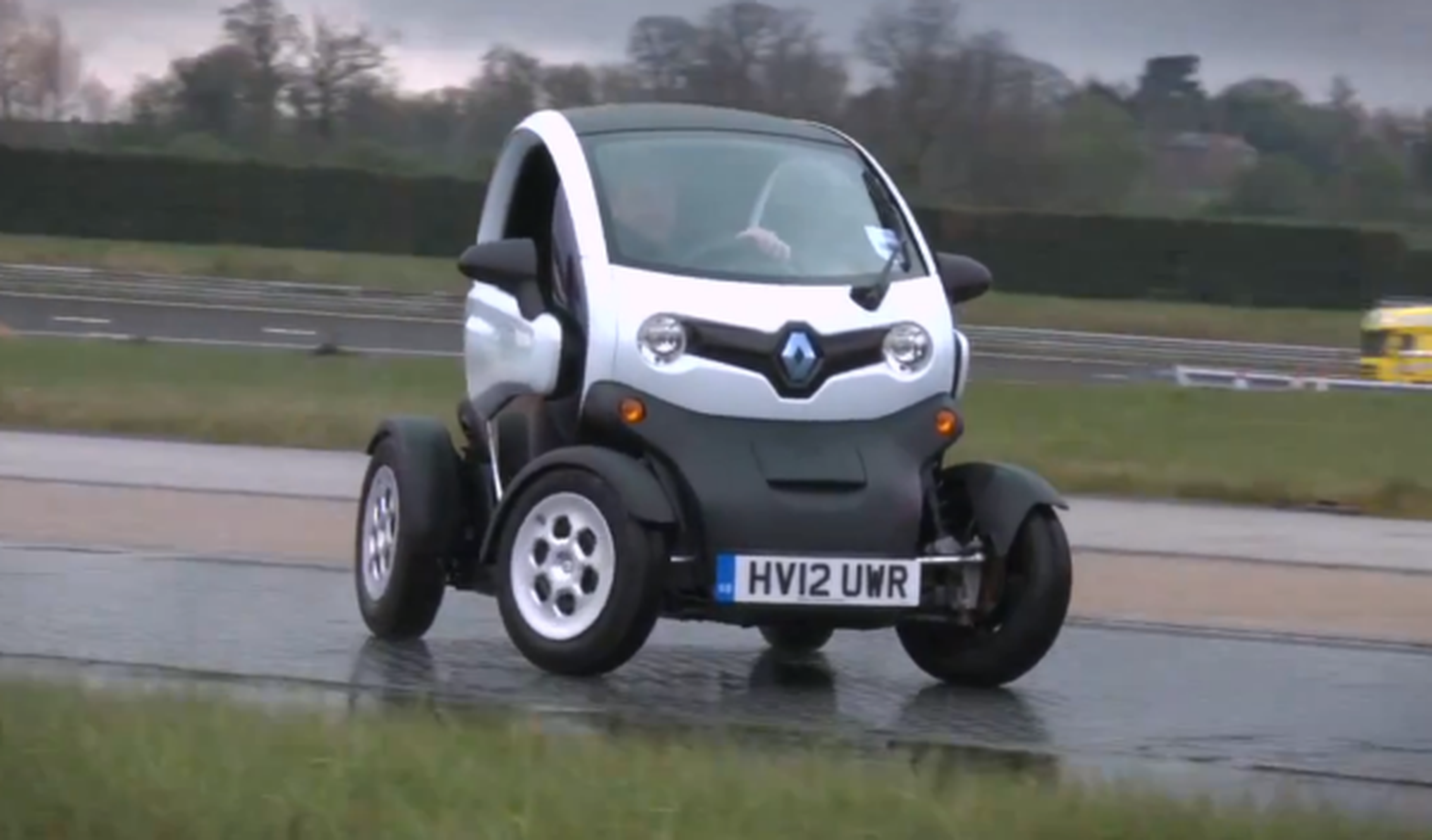 Drift con el Renault Twizy: ¿los eléctricos son divertidos?