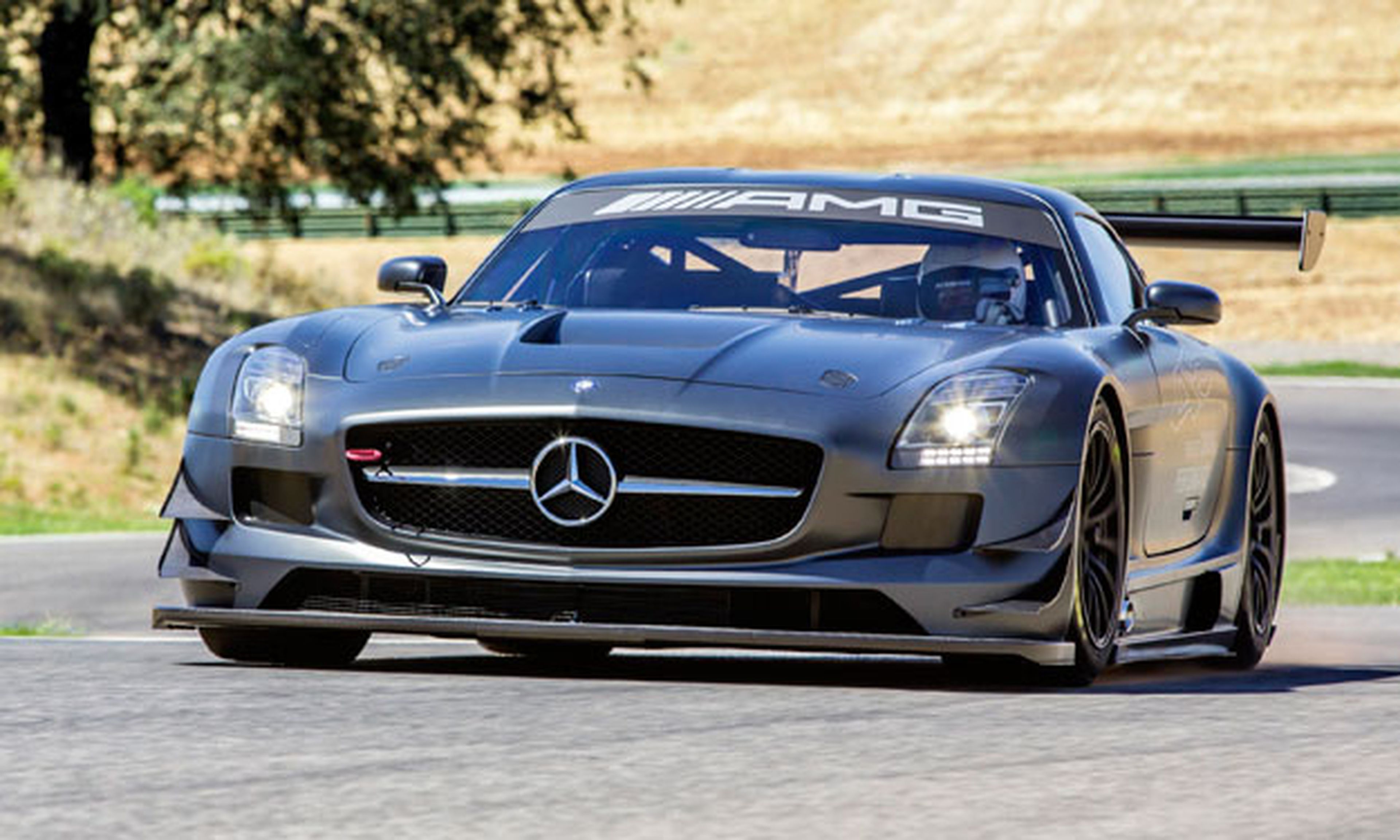 Arde el coche de pruebas del Mercedes SLS AMG Black Series
