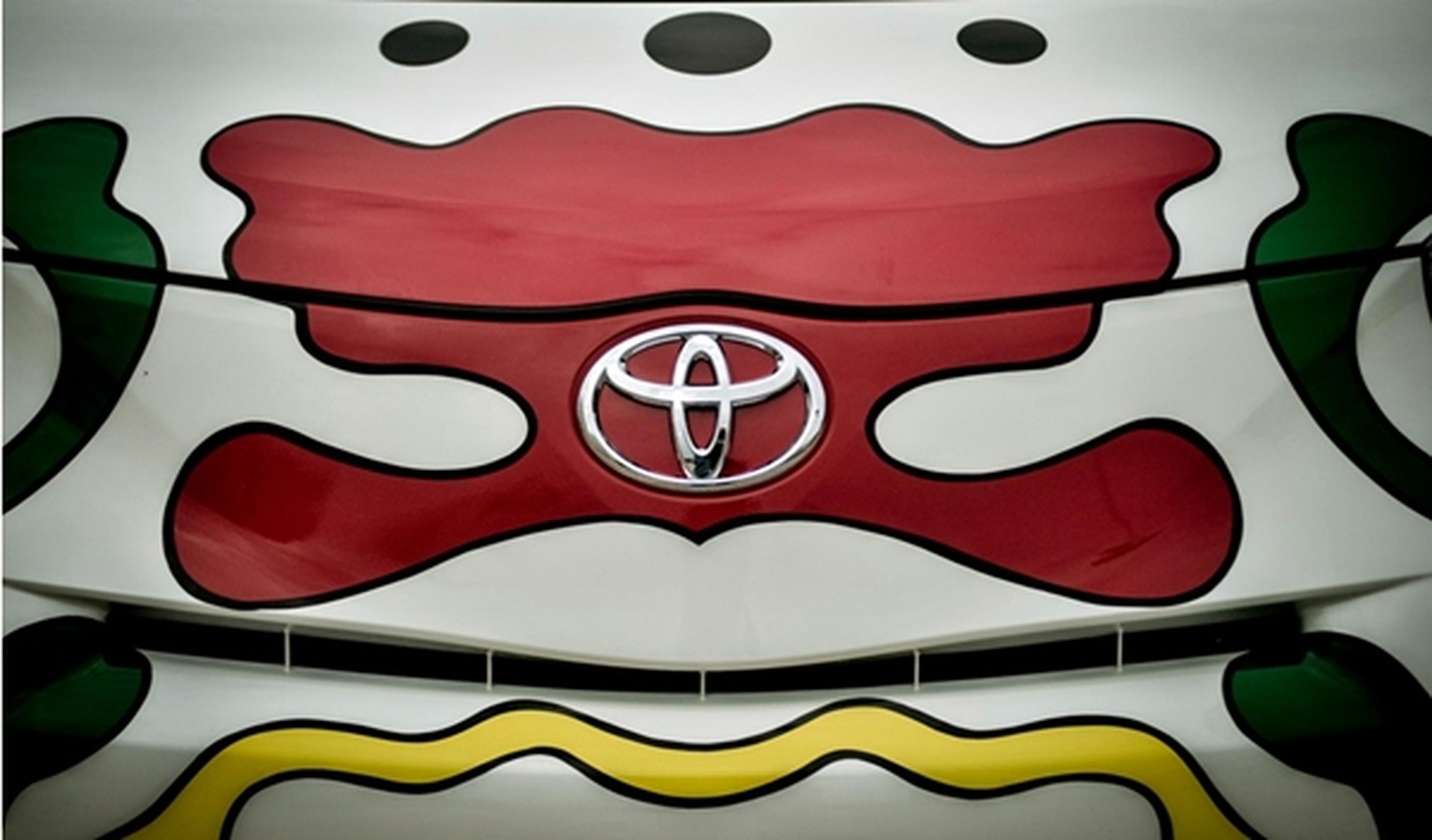 Toyota iQ Urban Art delantera