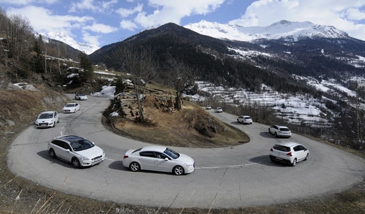 Peugeot Hybrid4 alpes gama