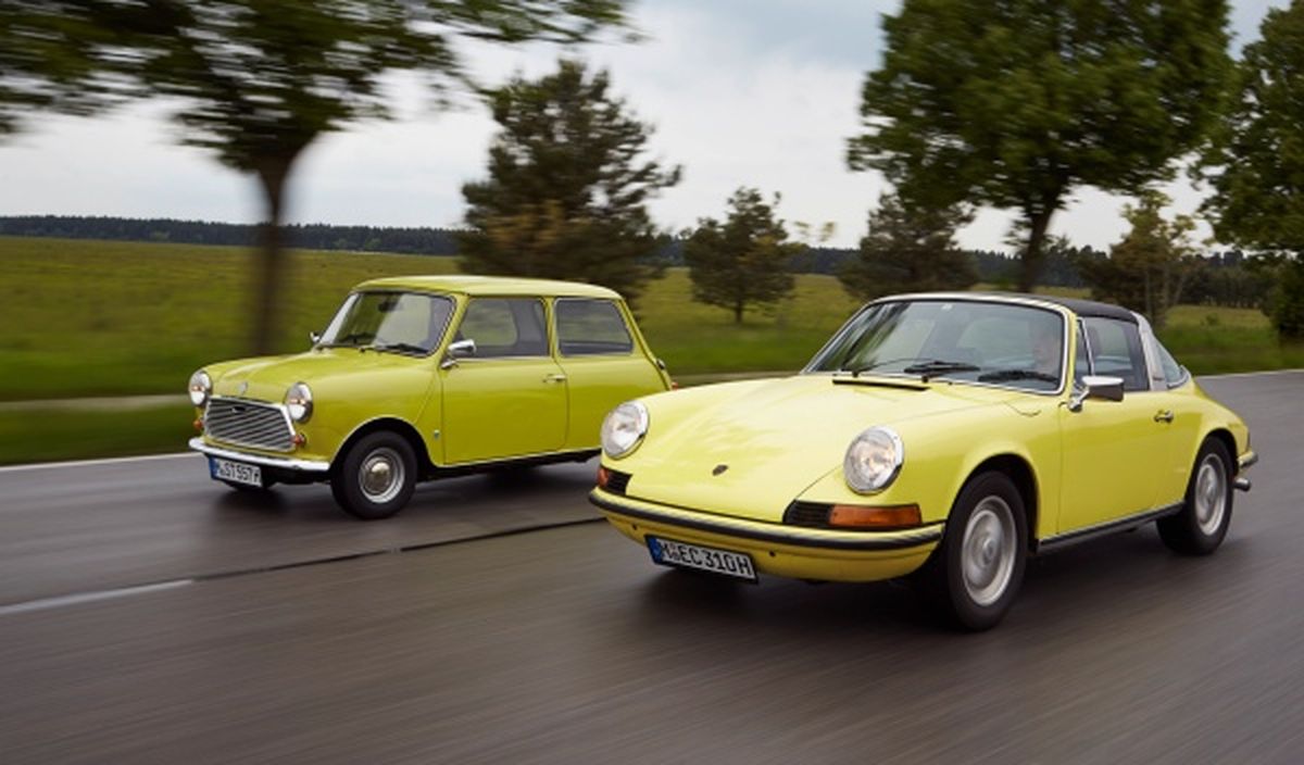 Mini y Porsche, foto delantera