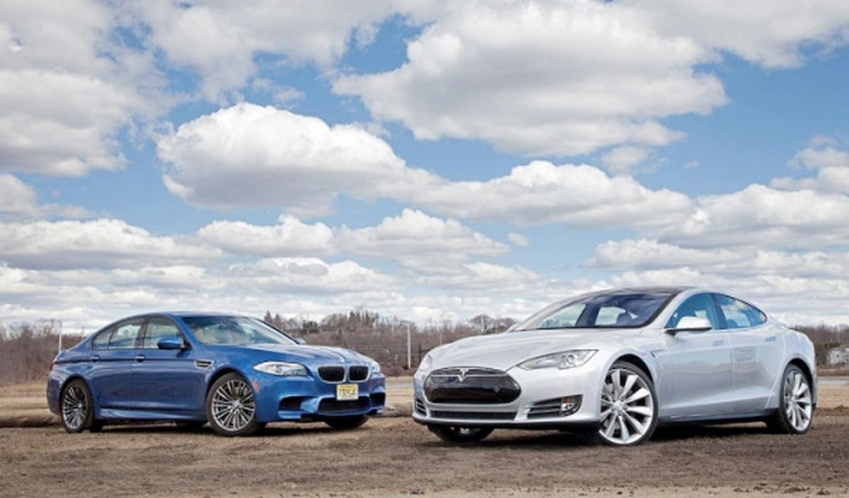 Tesla S vs BMW M5 1