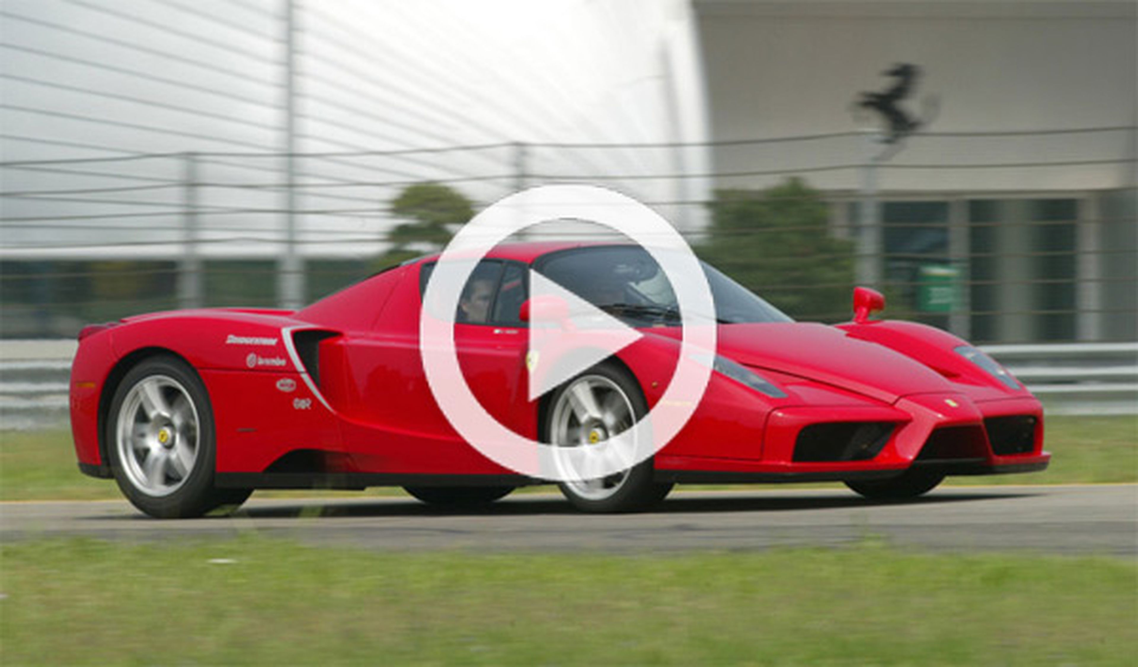El poder del Ferrari Enzo, a cámara lenta