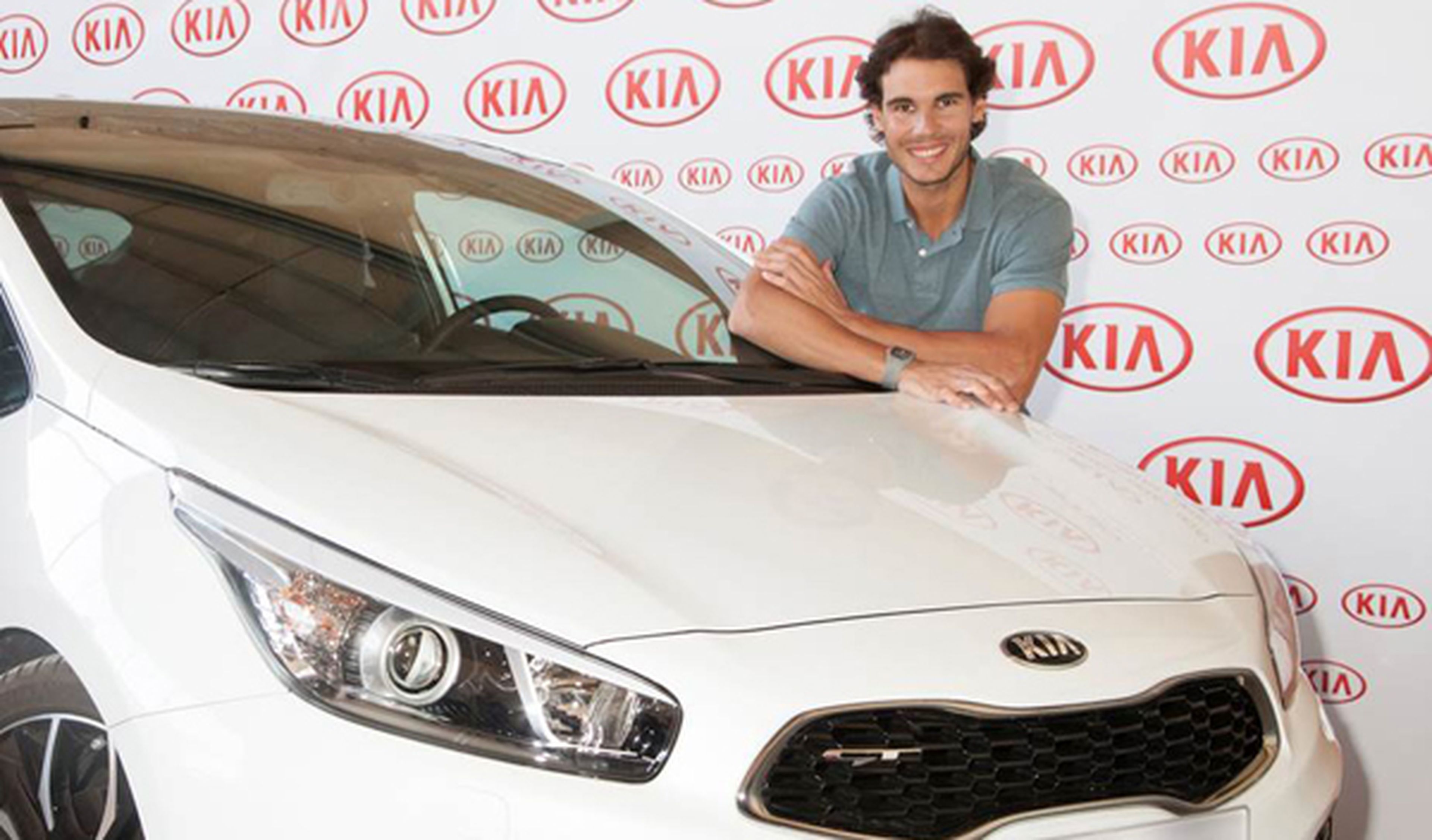 Rafa Nadal recibe su nuevo Kia pro_cee'd GT