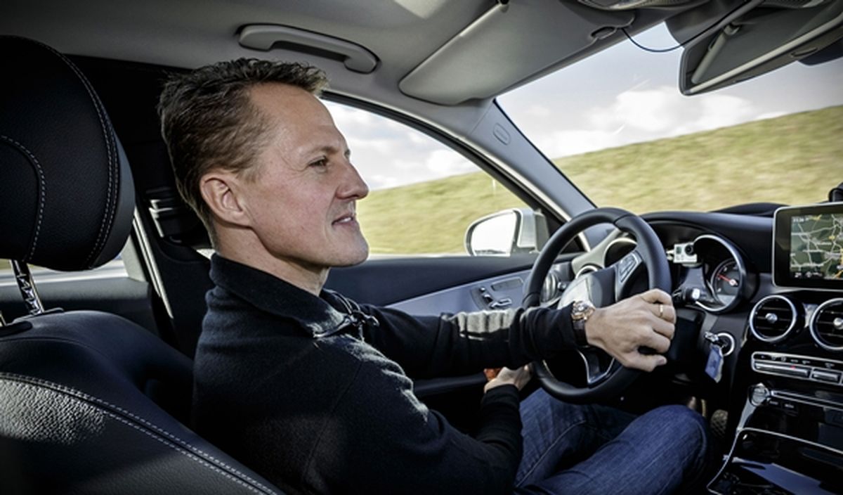 Michael Schumacher prueba el nuevo Mercedes Clase C 2014 interior