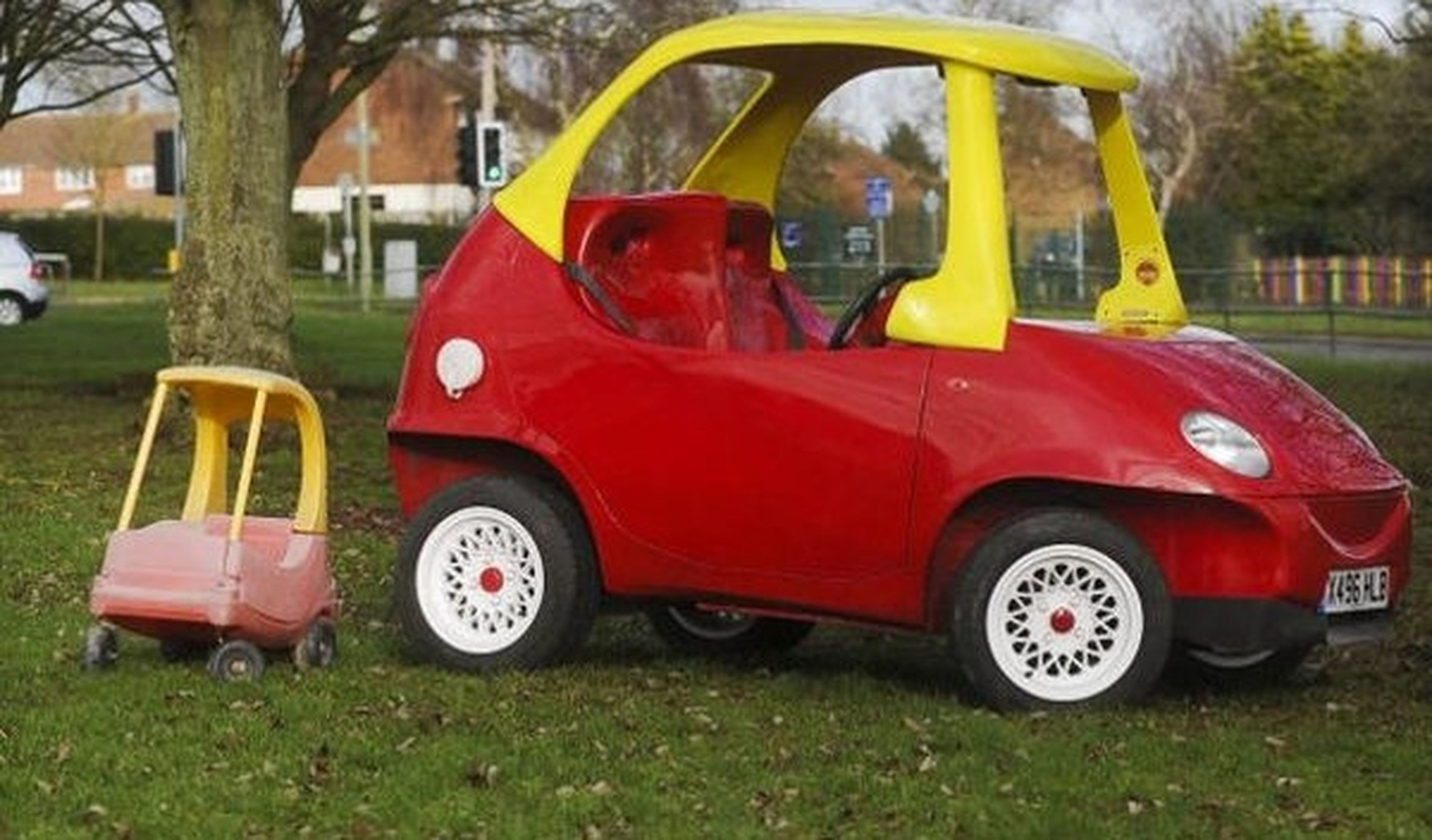 Se construye un coche de juguete para circular por la calle