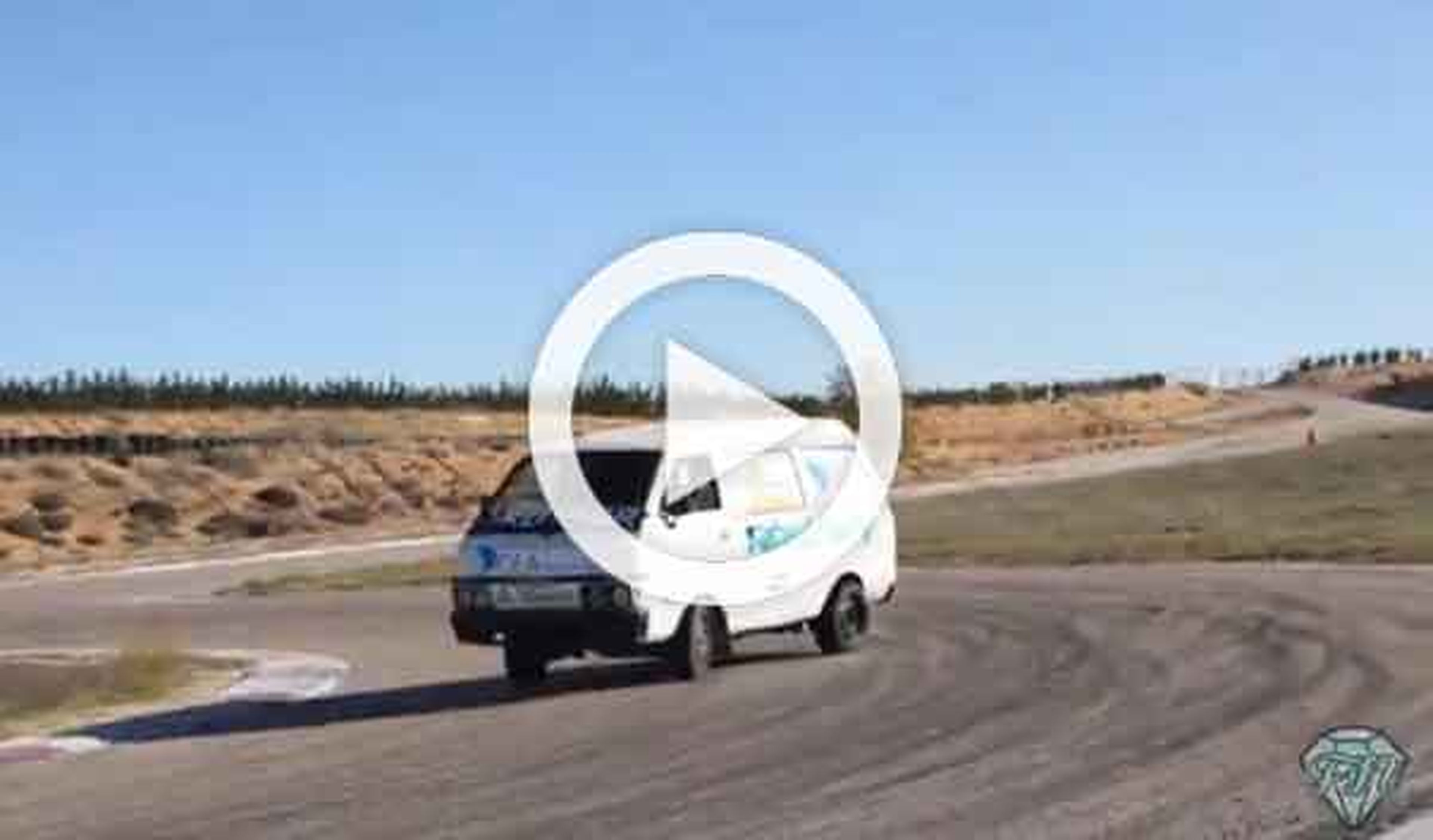 Vídeo: un Nissan Vanette con un motor V8 de BMW, derrapando
