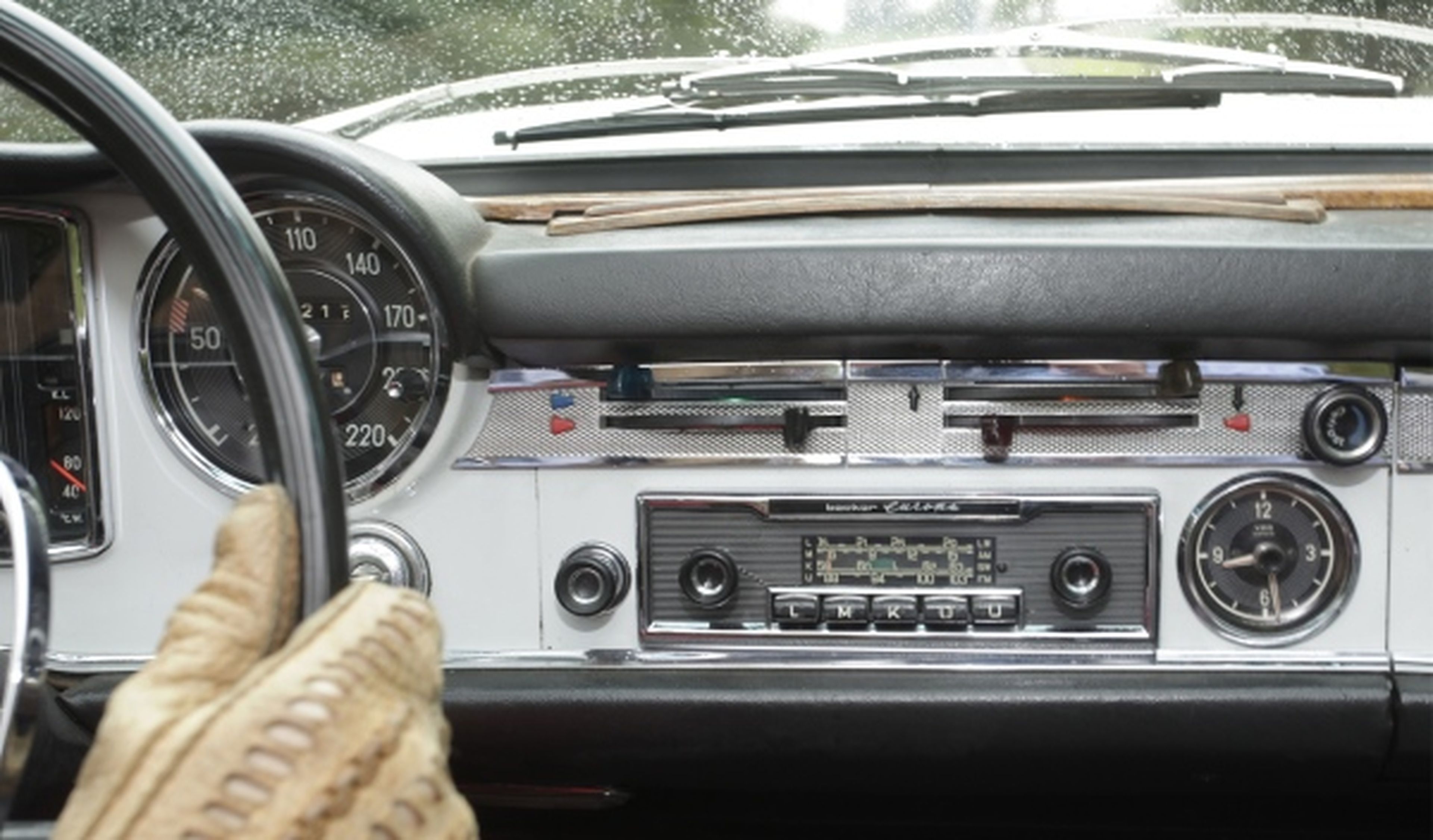 Radio en el coche, una historia de compañía