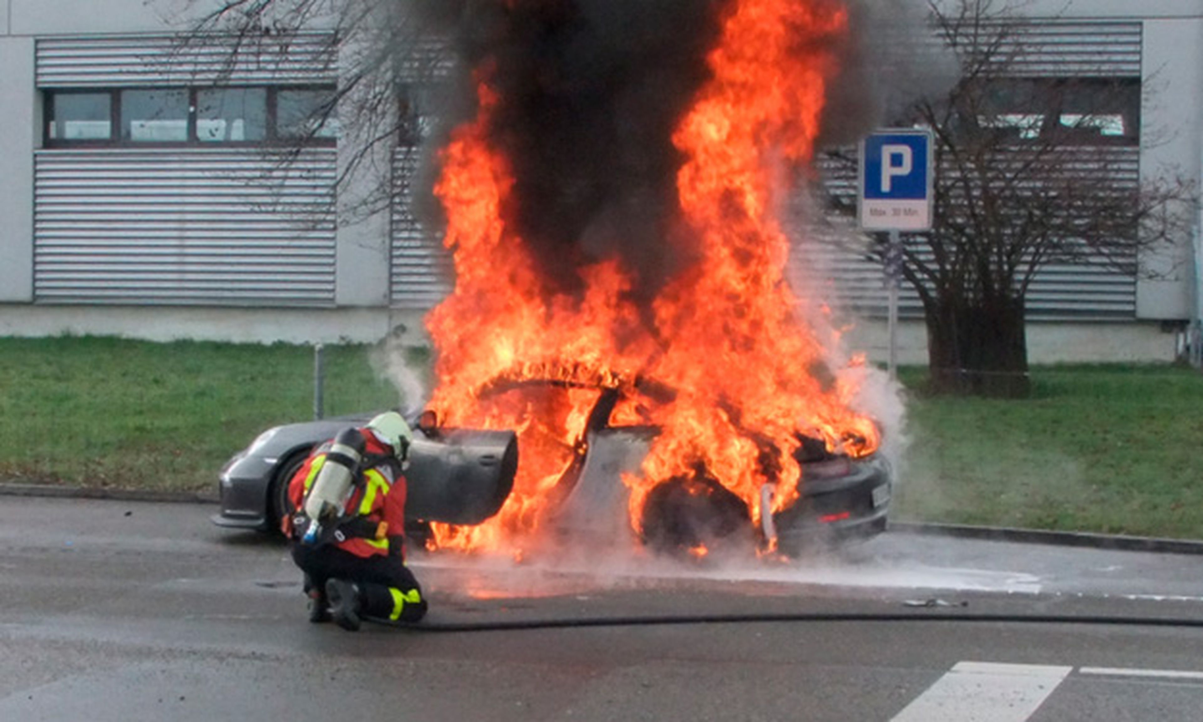 Venta del 911 GT3 podría pararse por incendio de una unidad