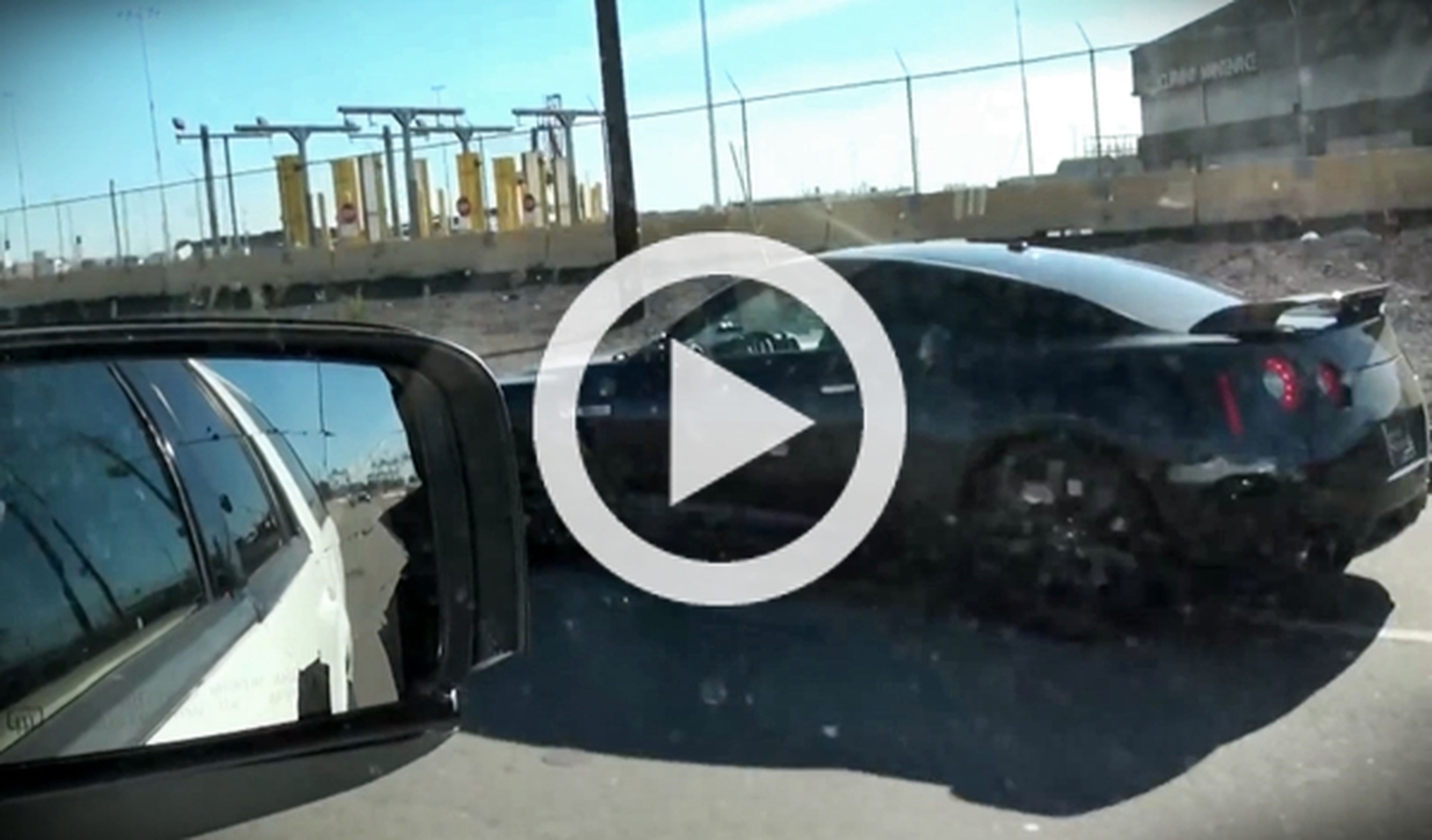 Vídeo: un Nissan GT-R escapa a toda mecha de la Policía