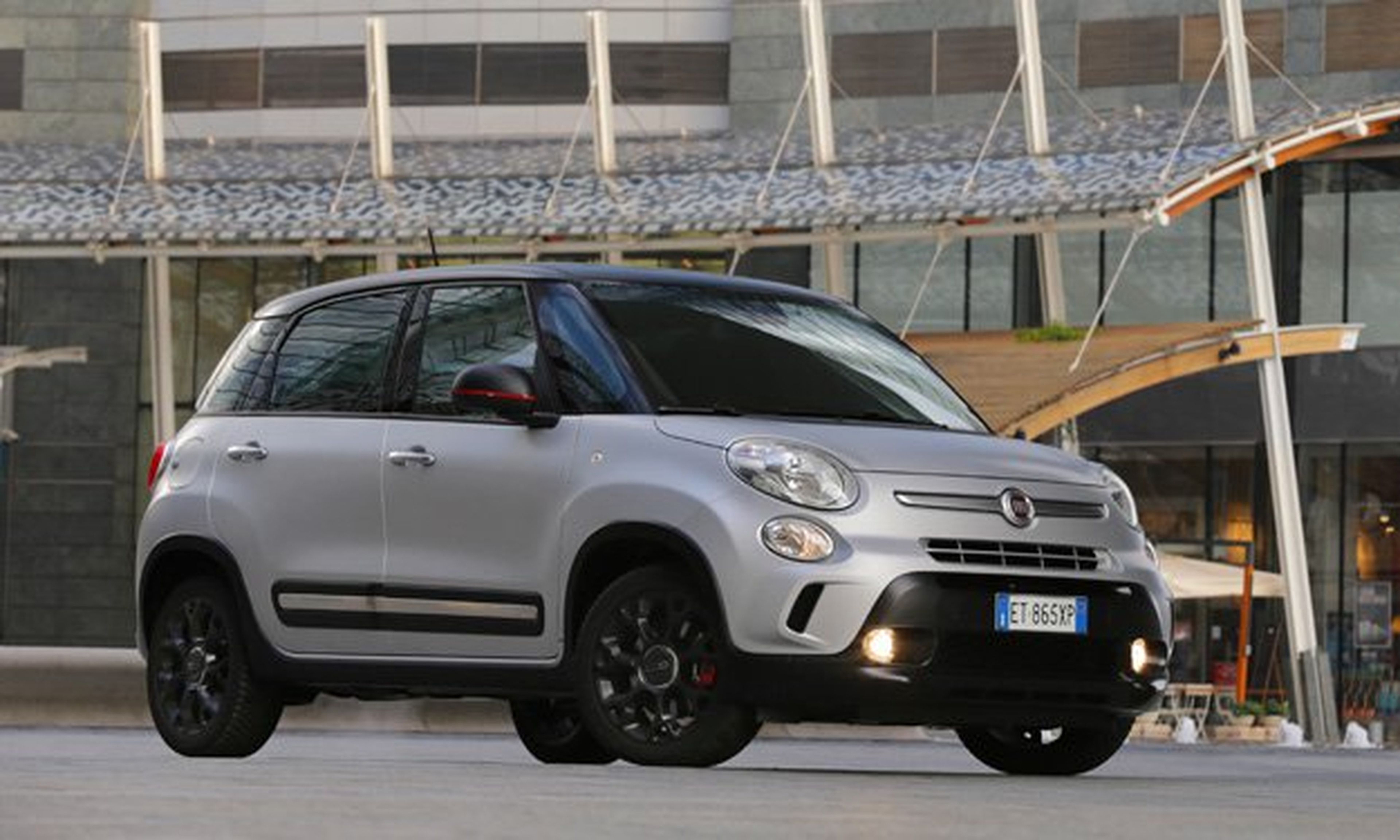 Fiat envuelve los coches extranjeros de sus empleados
