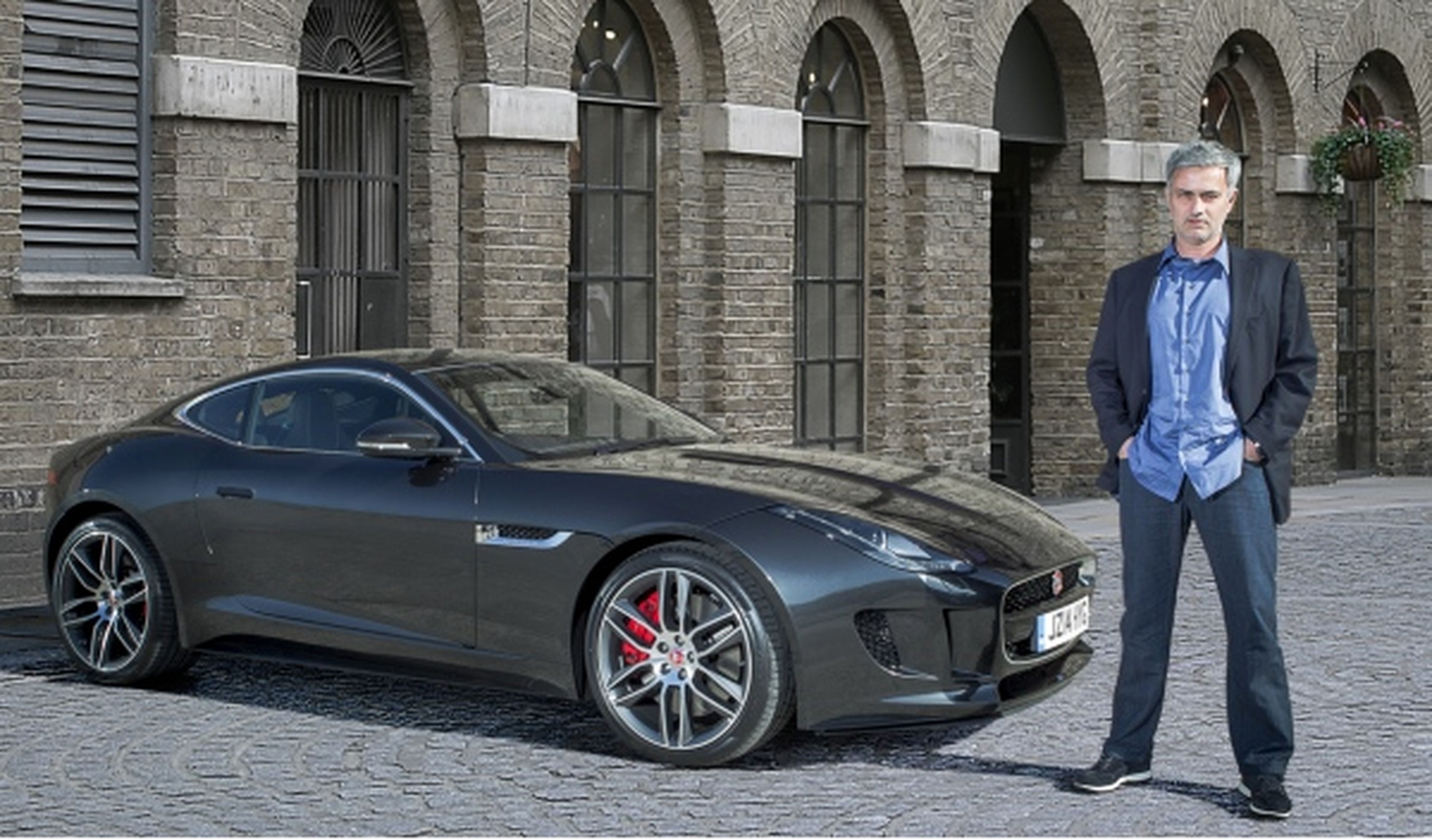Jo´se Mourinho con el primer Jaguar F-Type Coupé