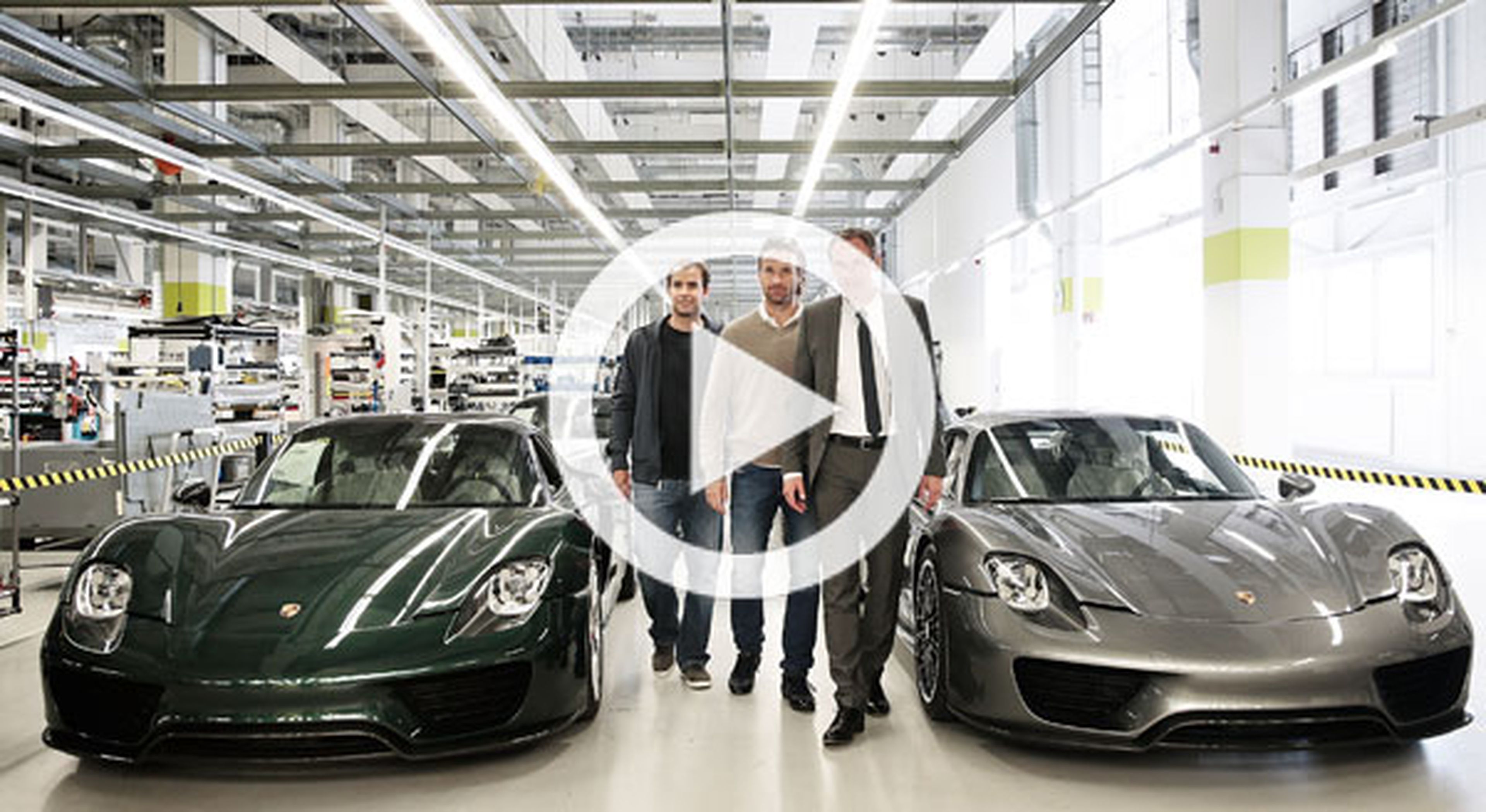 Carlos Moyá y Pete Sampras visitan la factoría de Porsche