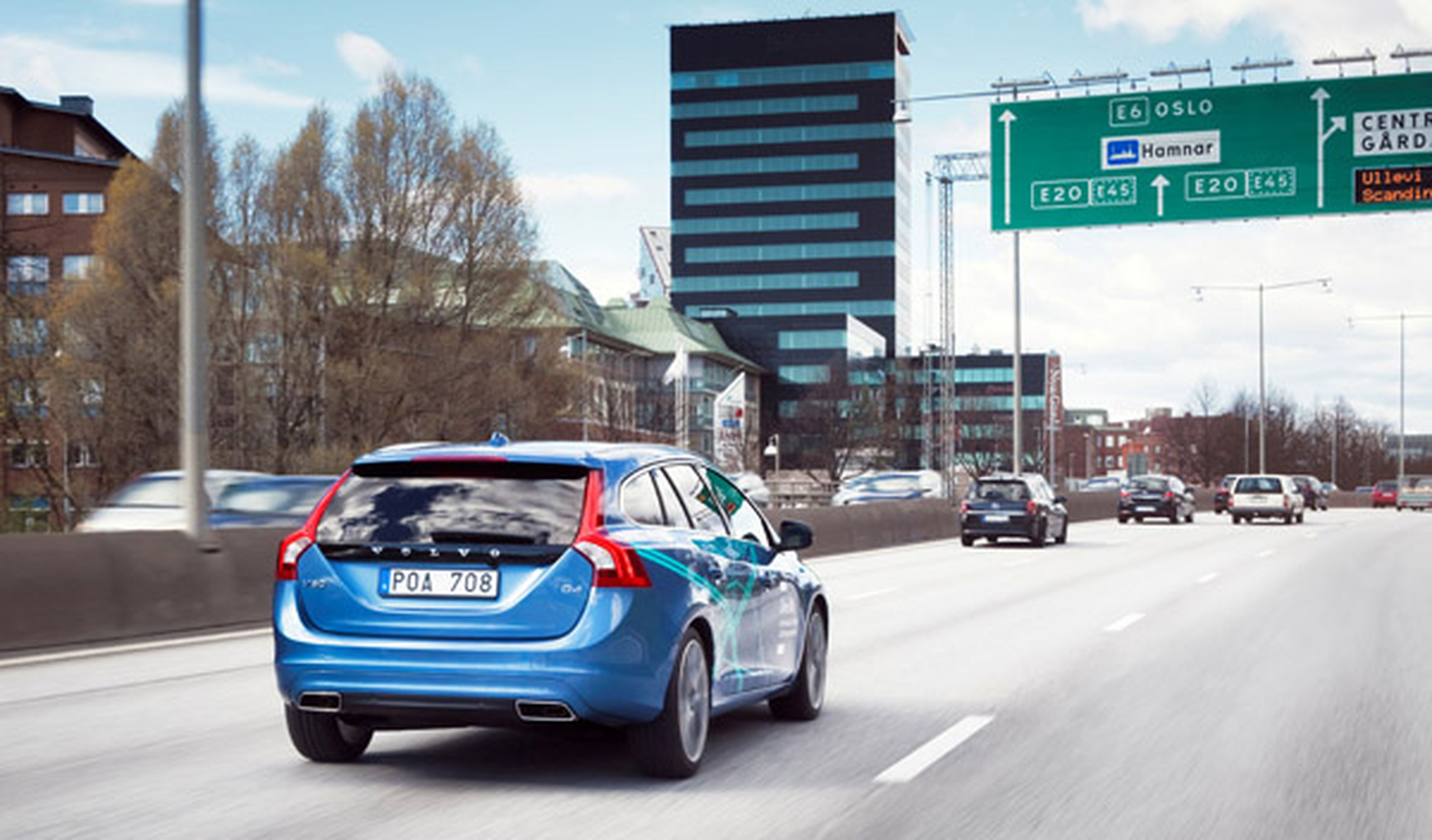 Volvo deja que 100 coches circulen 'solos' por Suecia