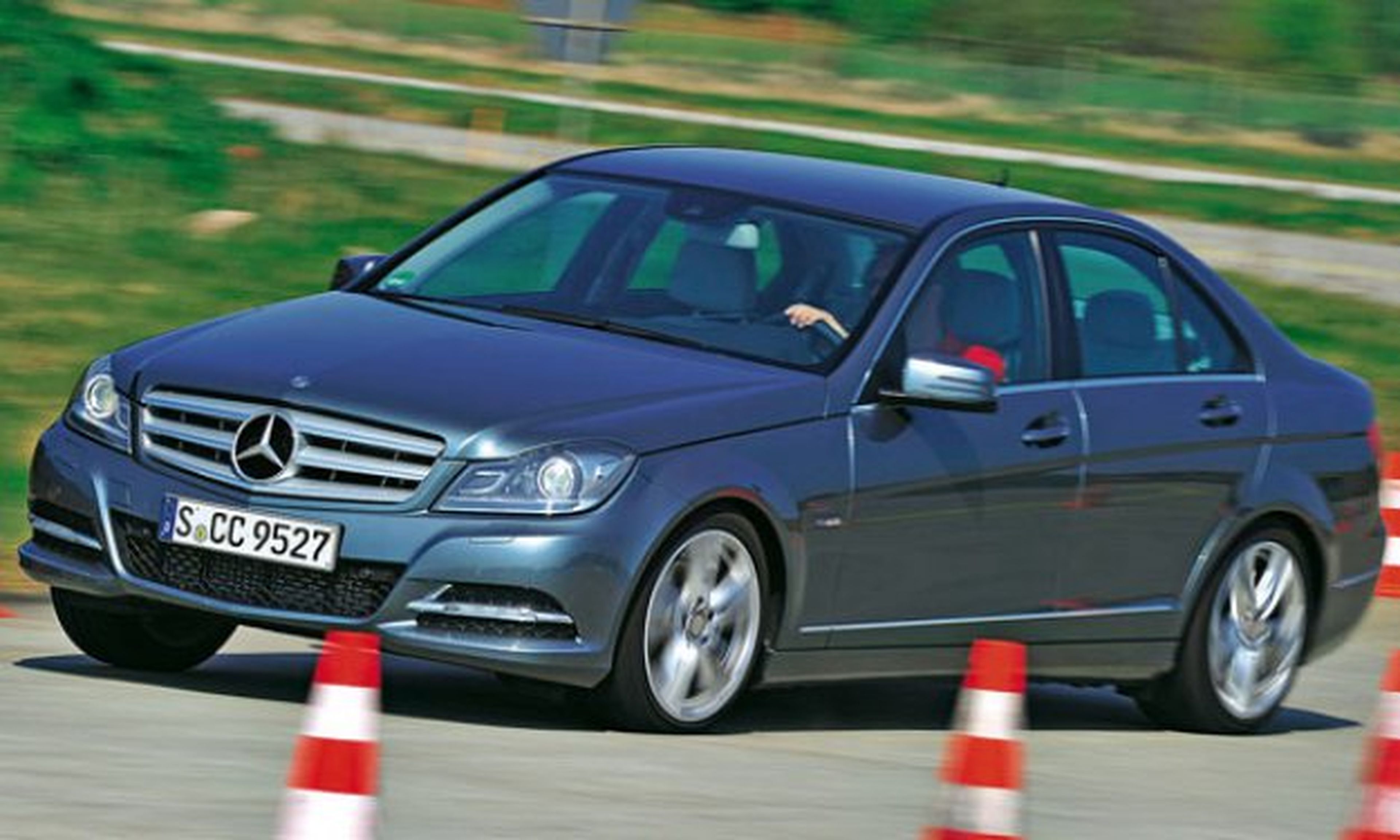 Mercedes y BMW llaman a revisión a 490.000 coches
