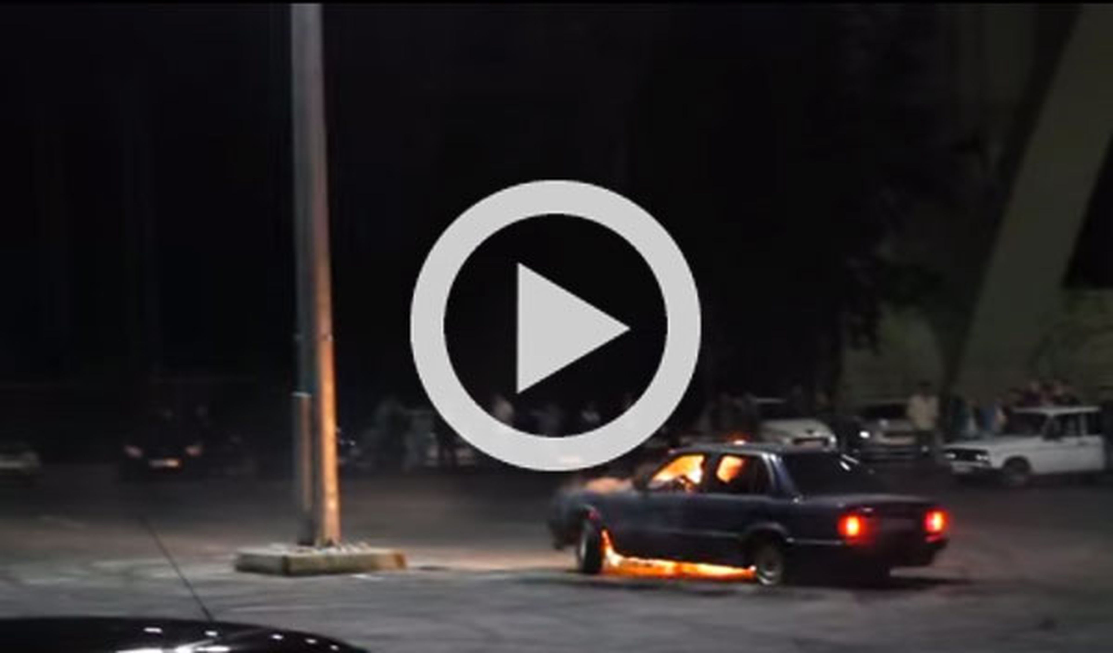 Vídeo: hace drift y su BMW sale ardiendo