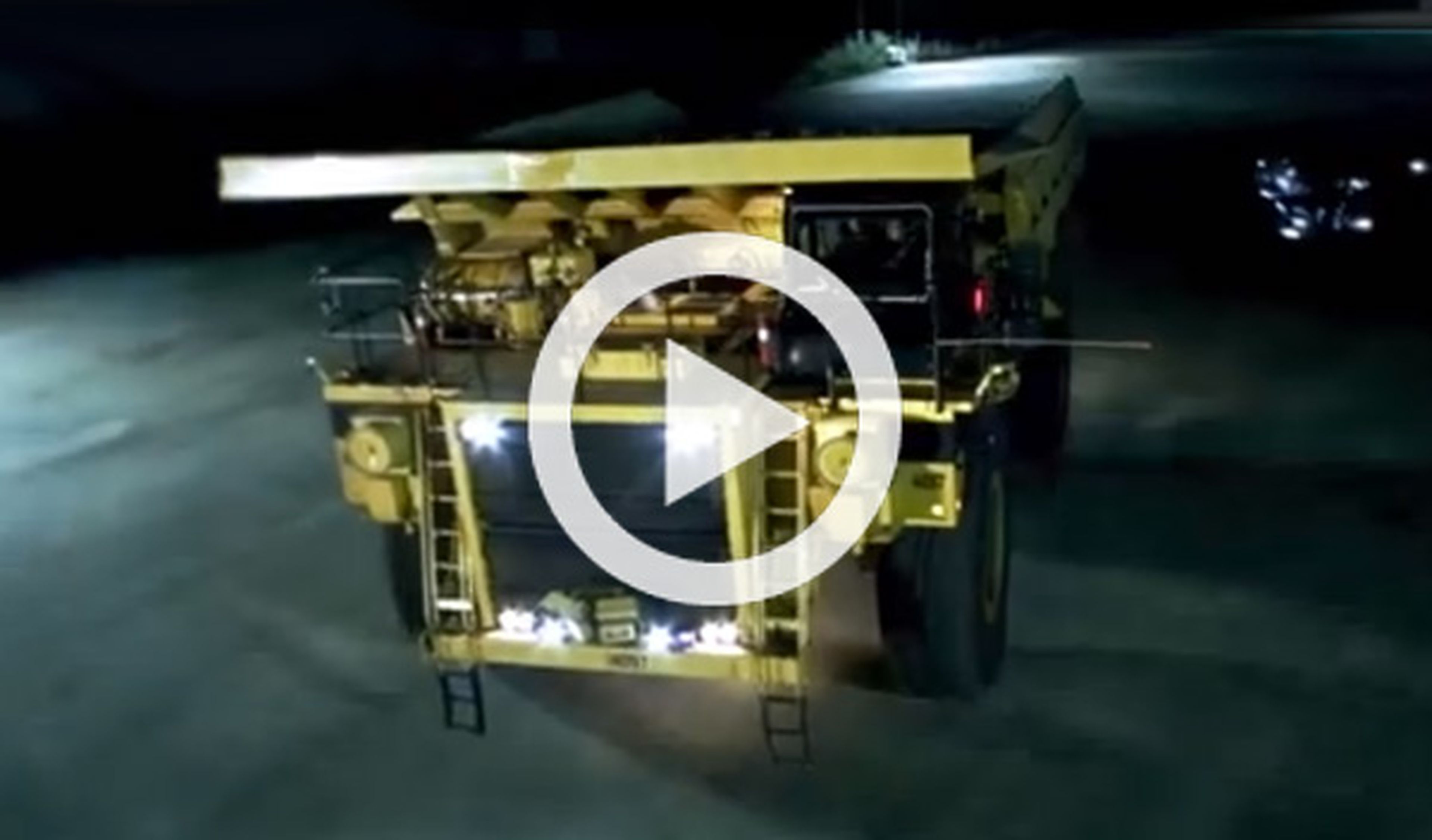 Driftando con el camión de minas más grande del mundo