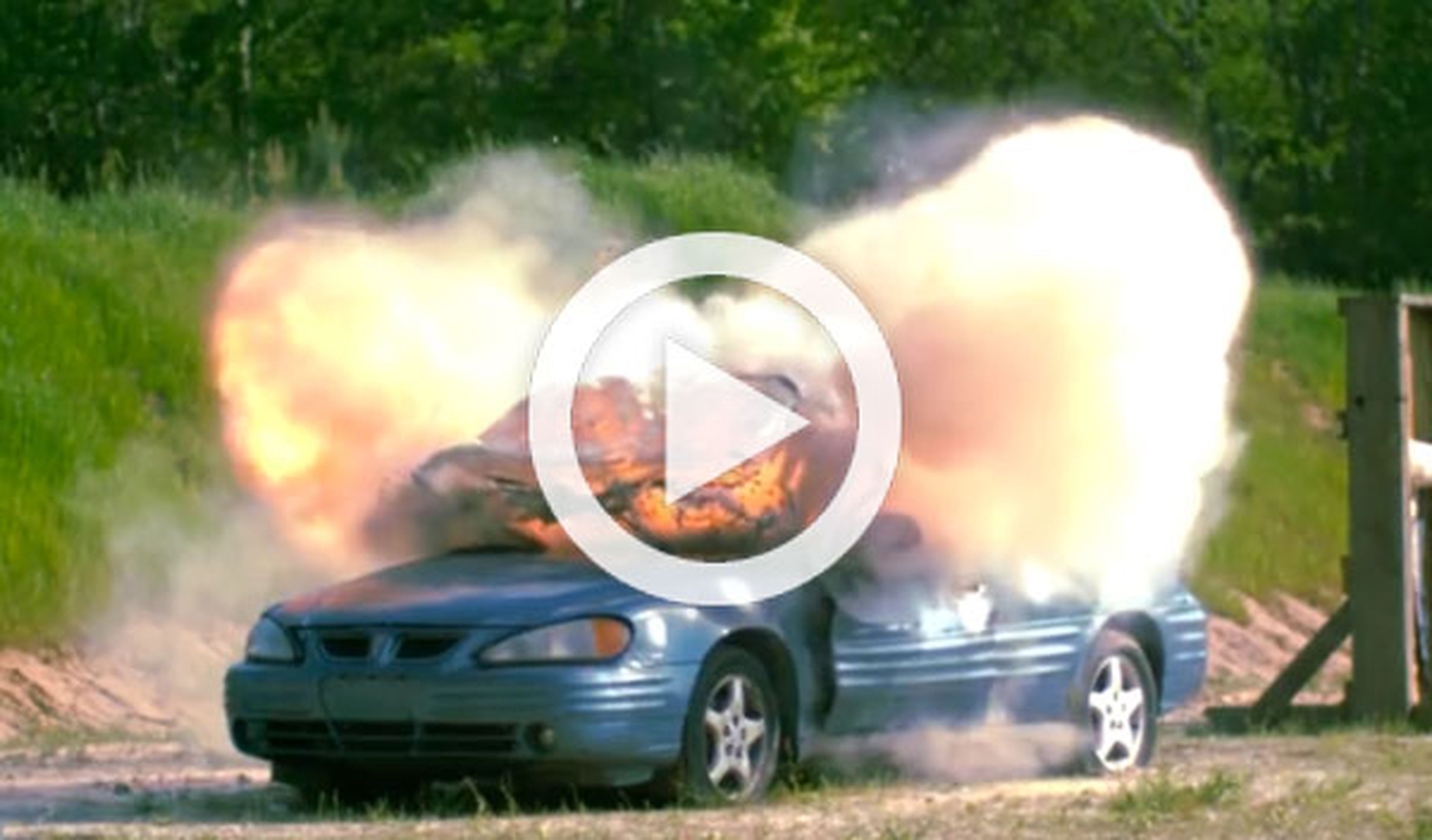 Vídeo: un coche explotando a cámara lenta