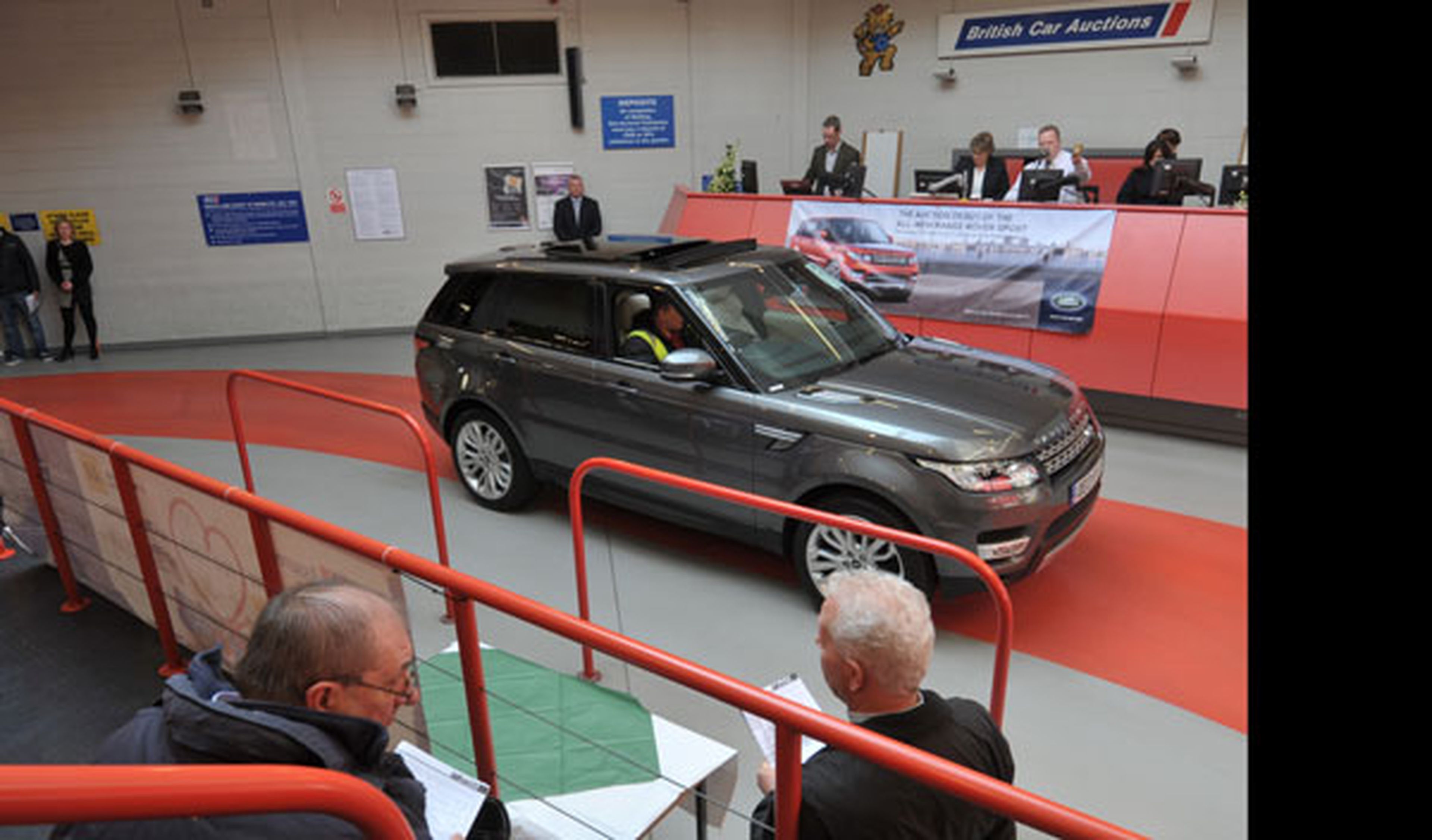 Hacienda subasta 71 vehículos oficiales por 196.100 euros