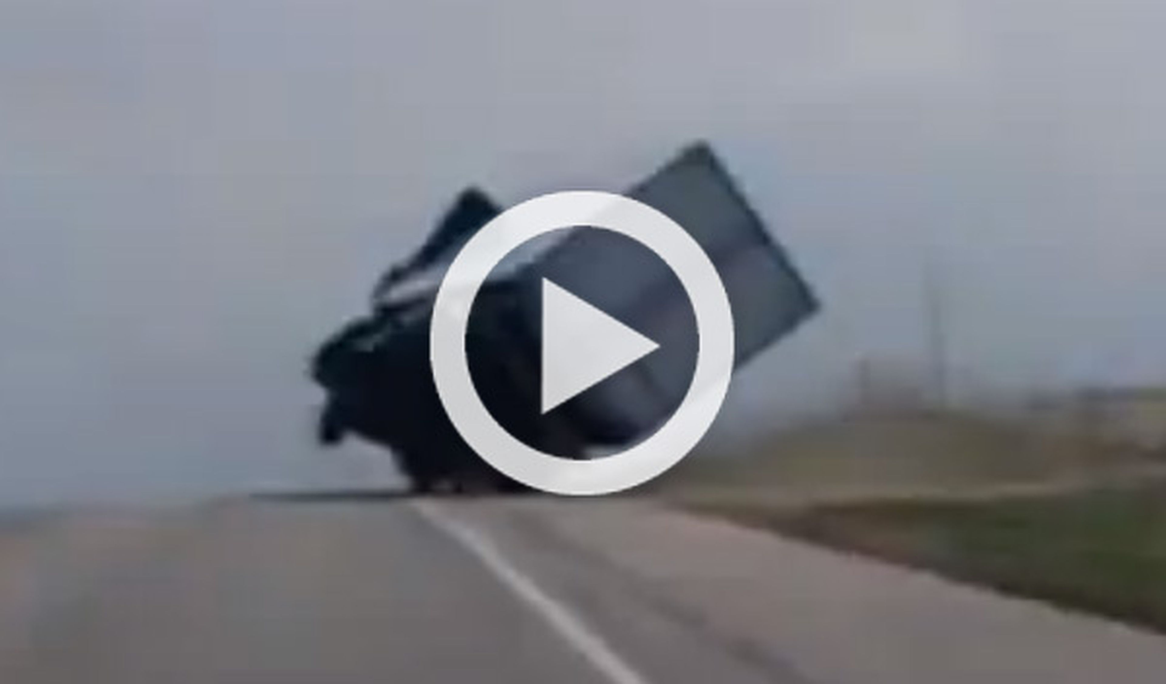 Vídeo: evita volcar su camión en el último momento