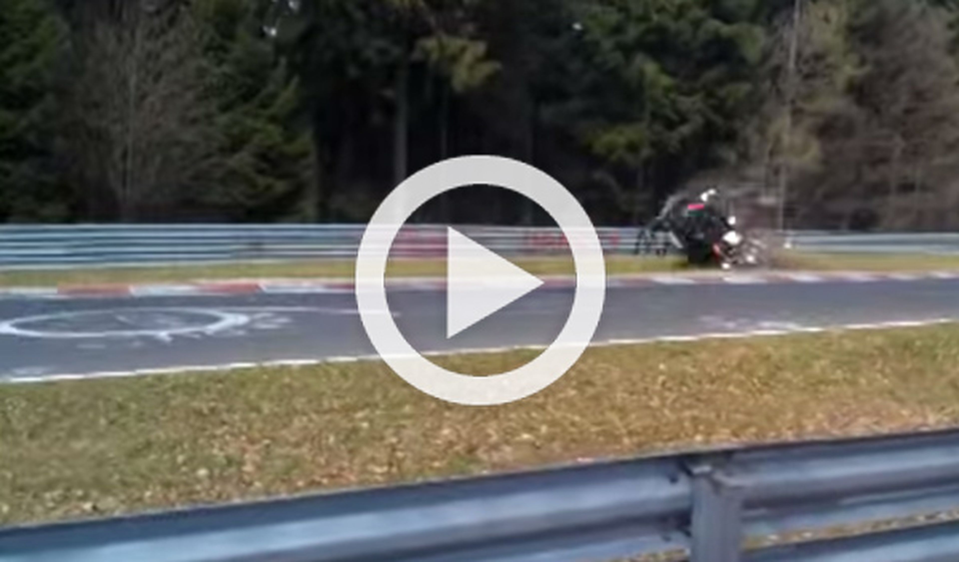 Un Honda CR-V acaba desintegrado en Nürburgring