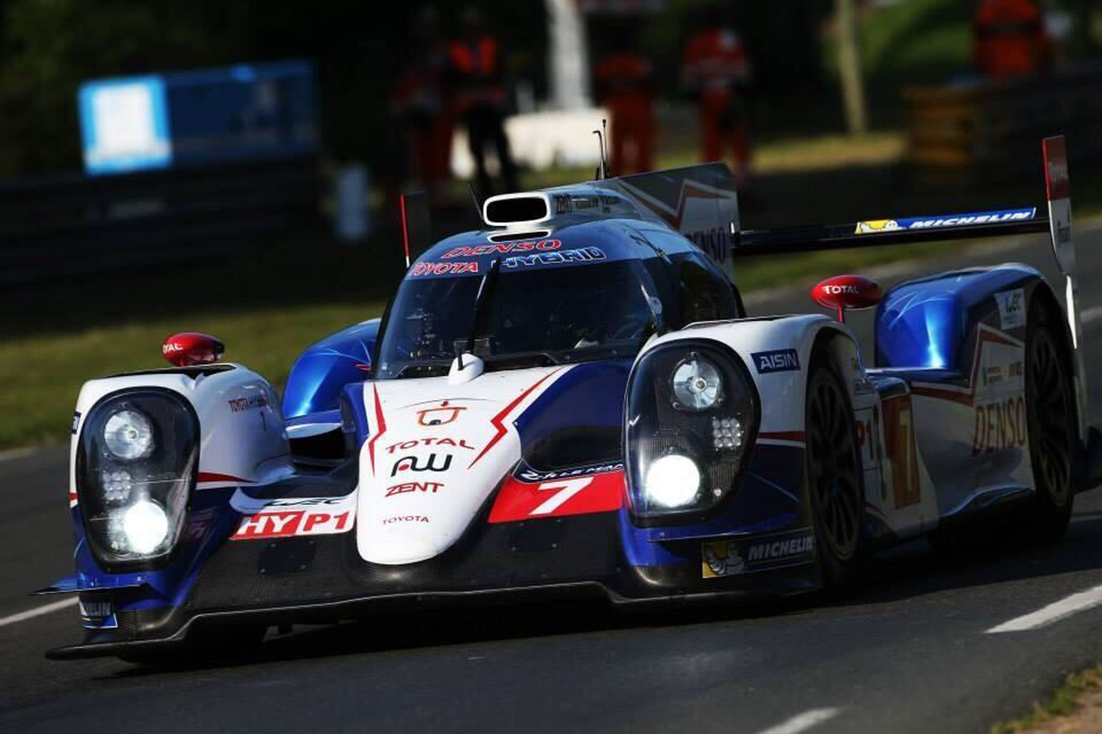 Toyota consigue la pole en Le Mans por delante de Porsche