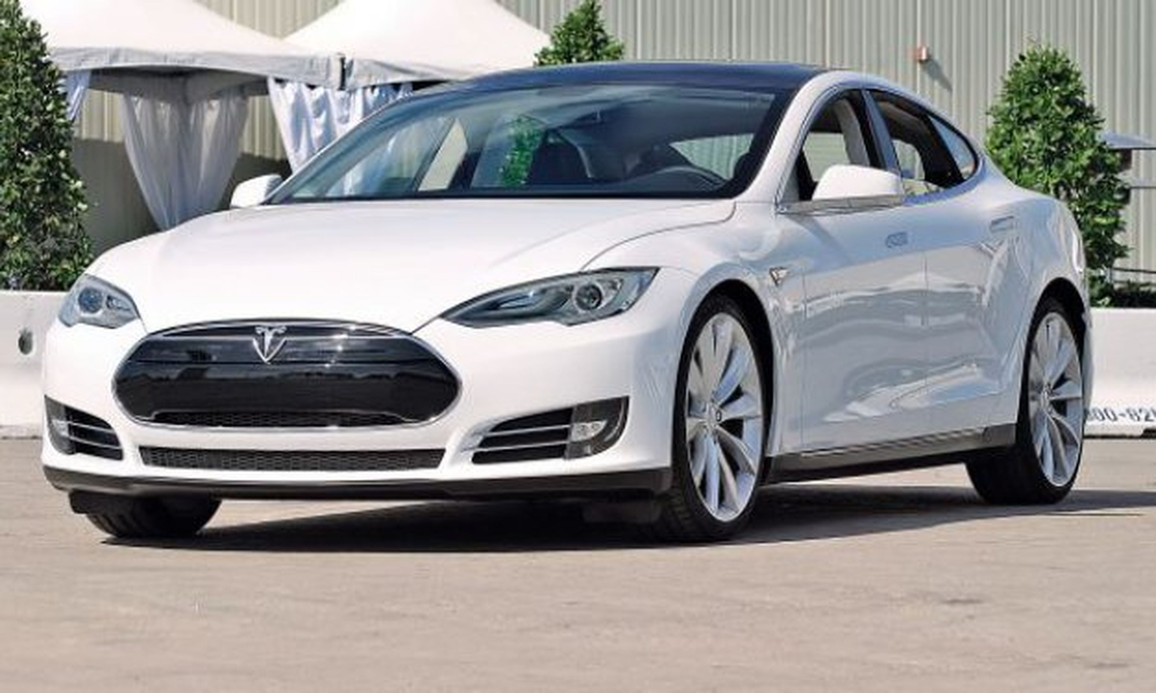 Denuncia a Tesla en China por violación de marca registrada