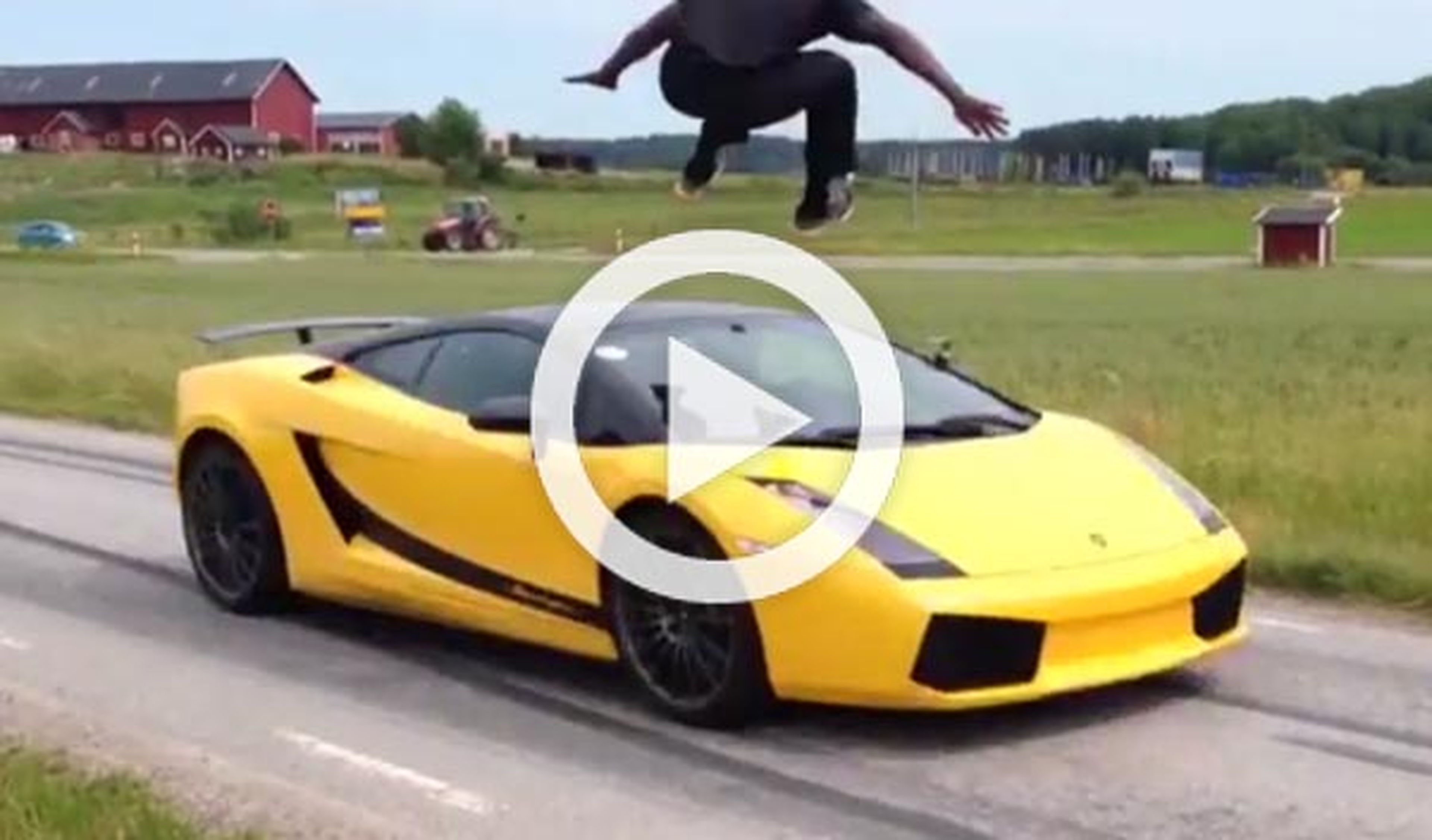 Vídeo: salta sobre un Lamborghini Gallardo a 130 km/h