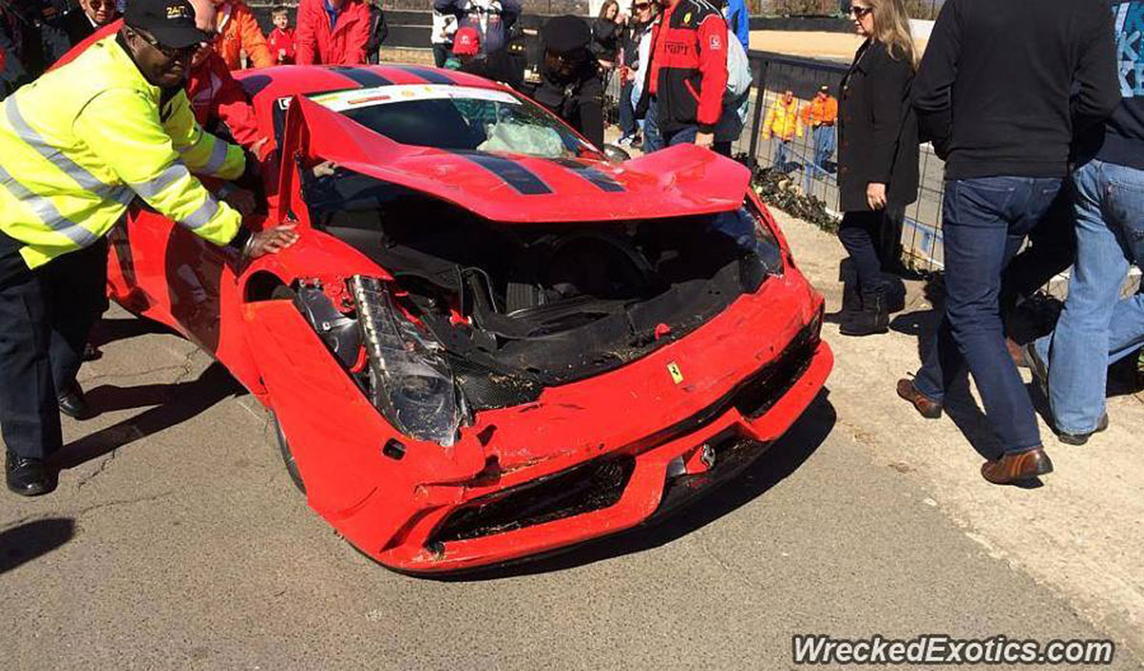 Accidente de un Ferrari 458 Speciale en circuito