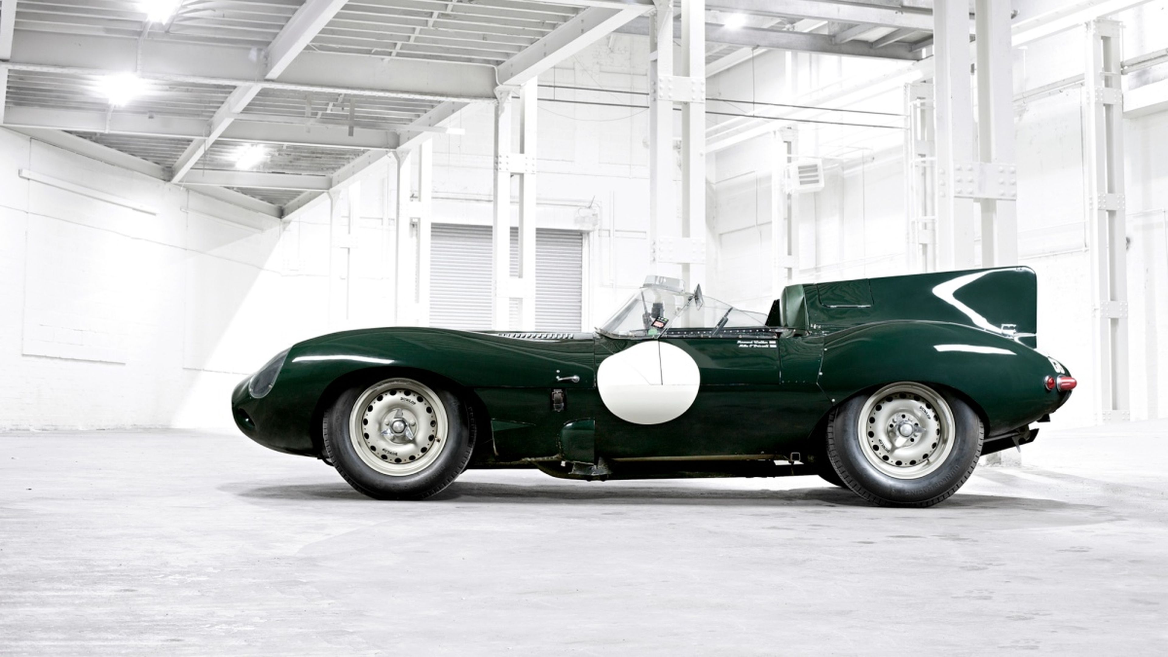 Jaguar D-Type de 1955 vista lateral