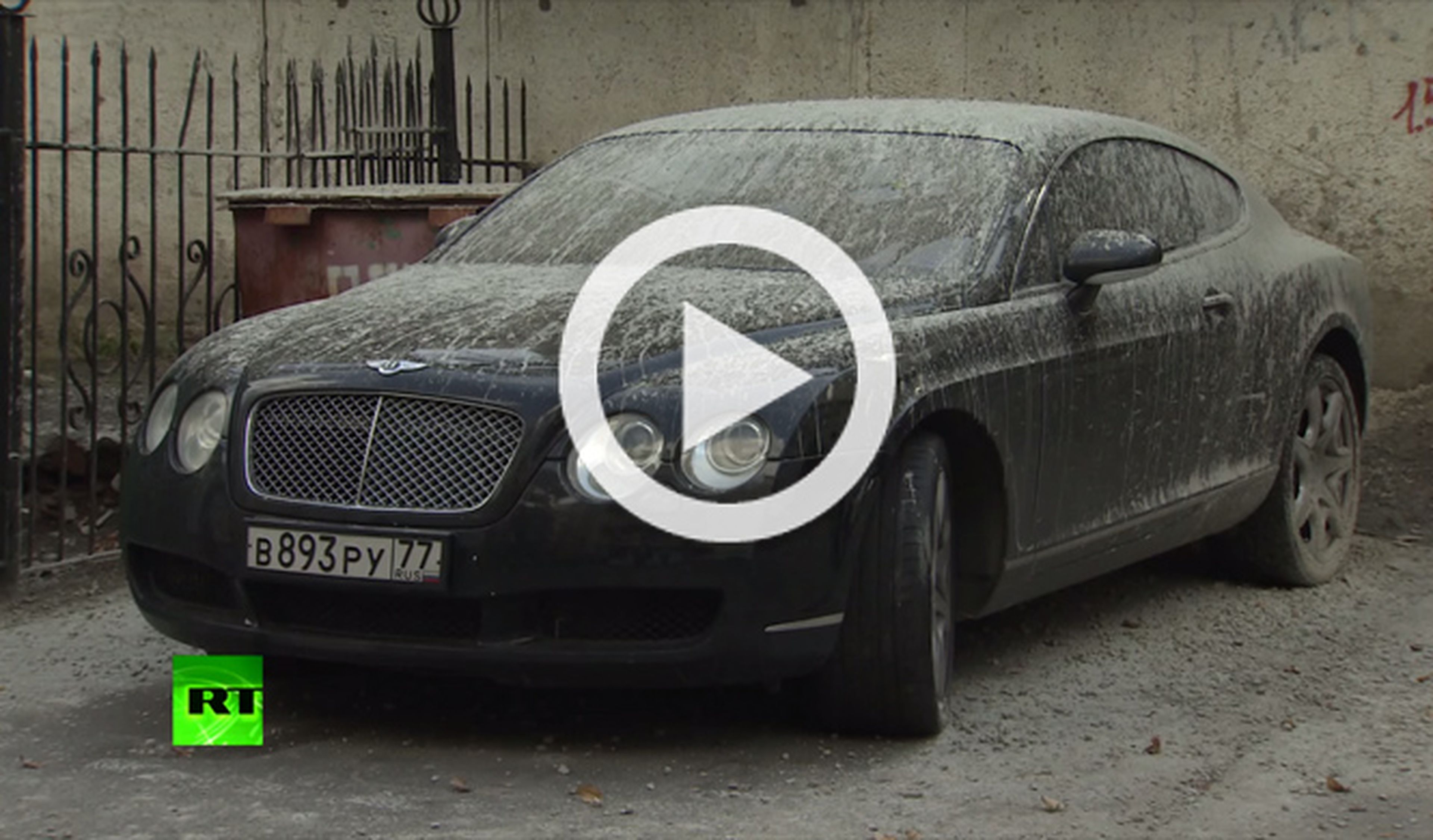 Vídeo: un Bentley Continental GT acaba cubierto de hormigón