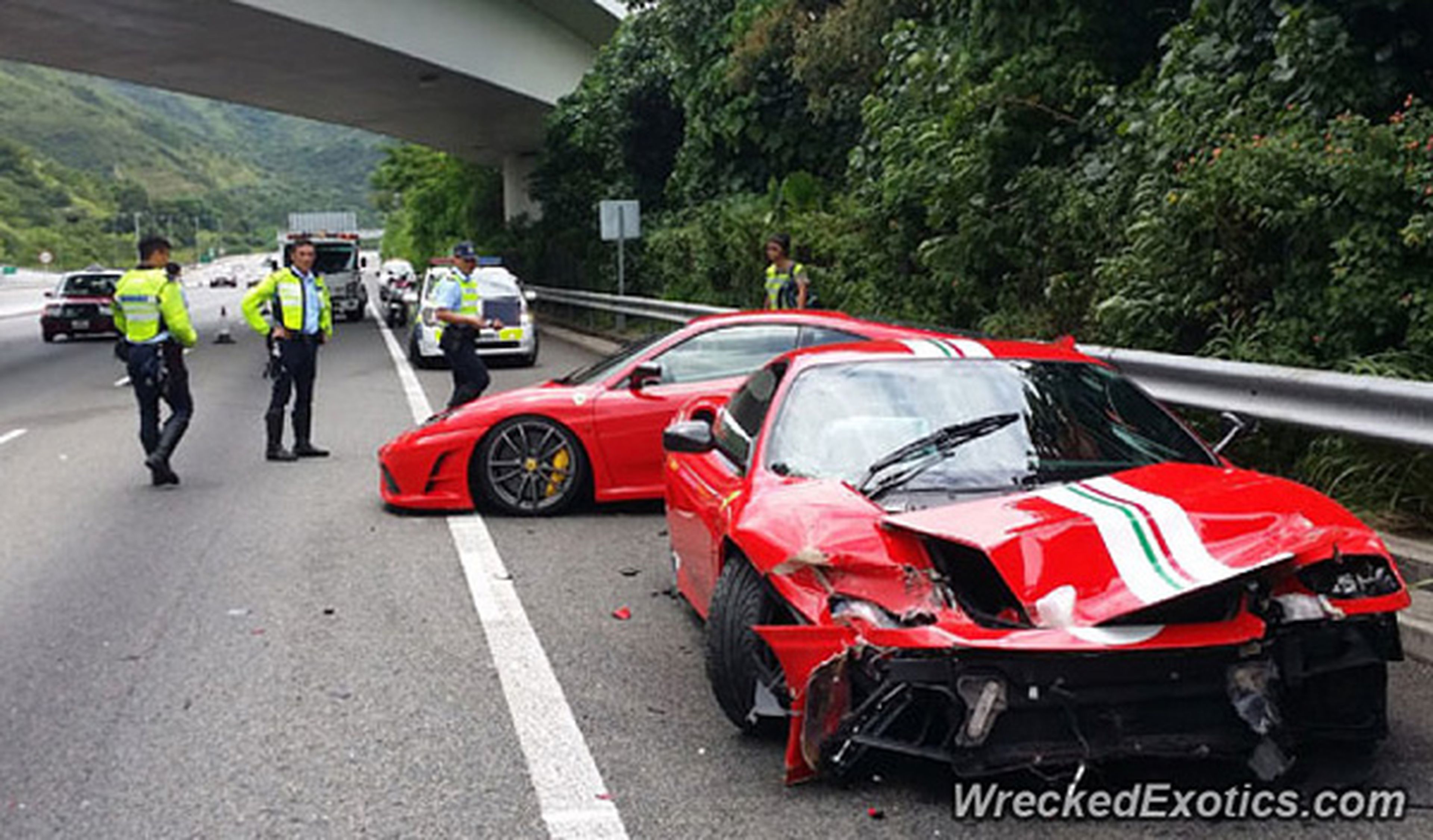 Dos Ferrari chocan entre sí en Hong Kong