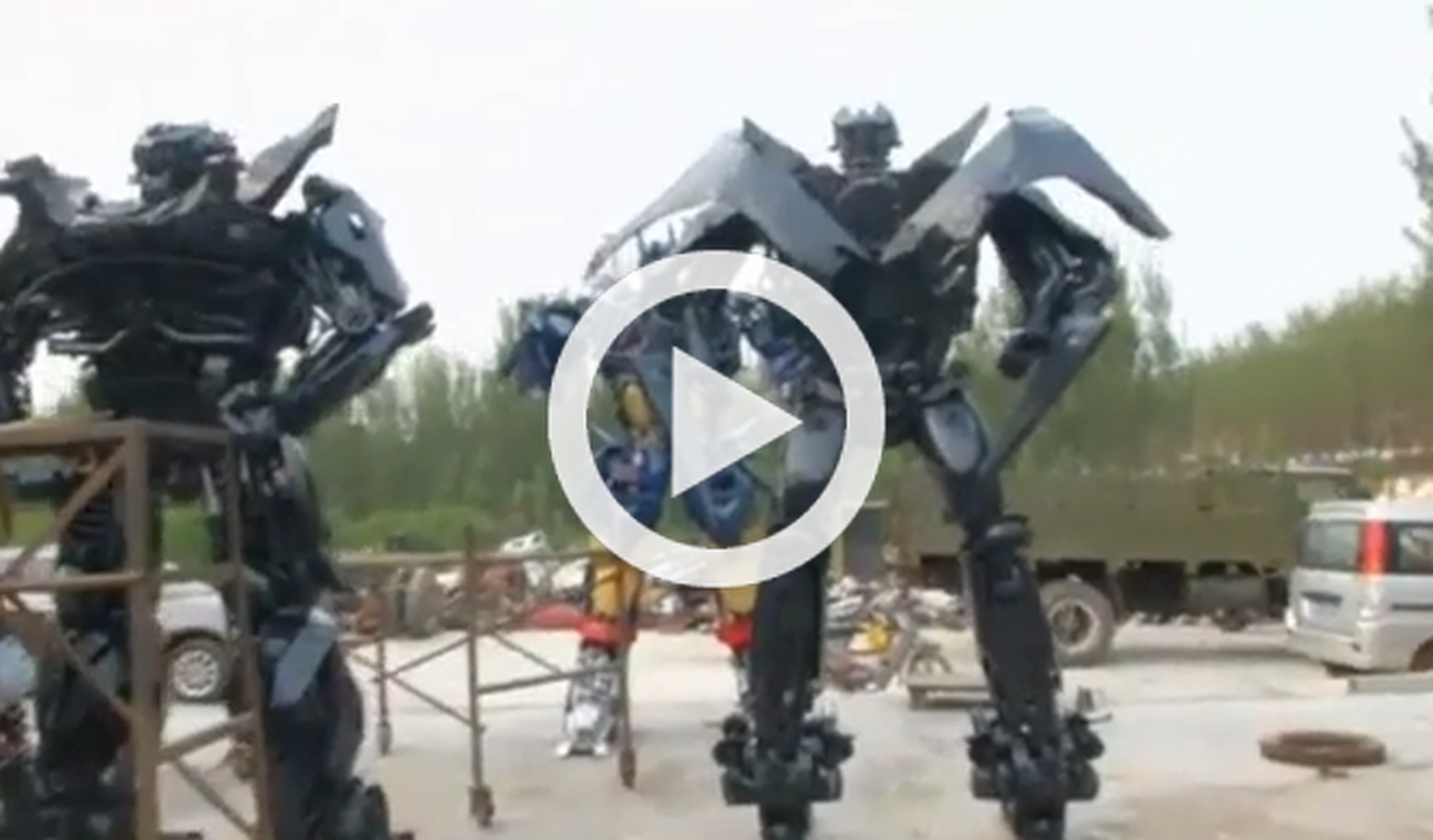 Un taller chino crea Transformers con piezas de coches