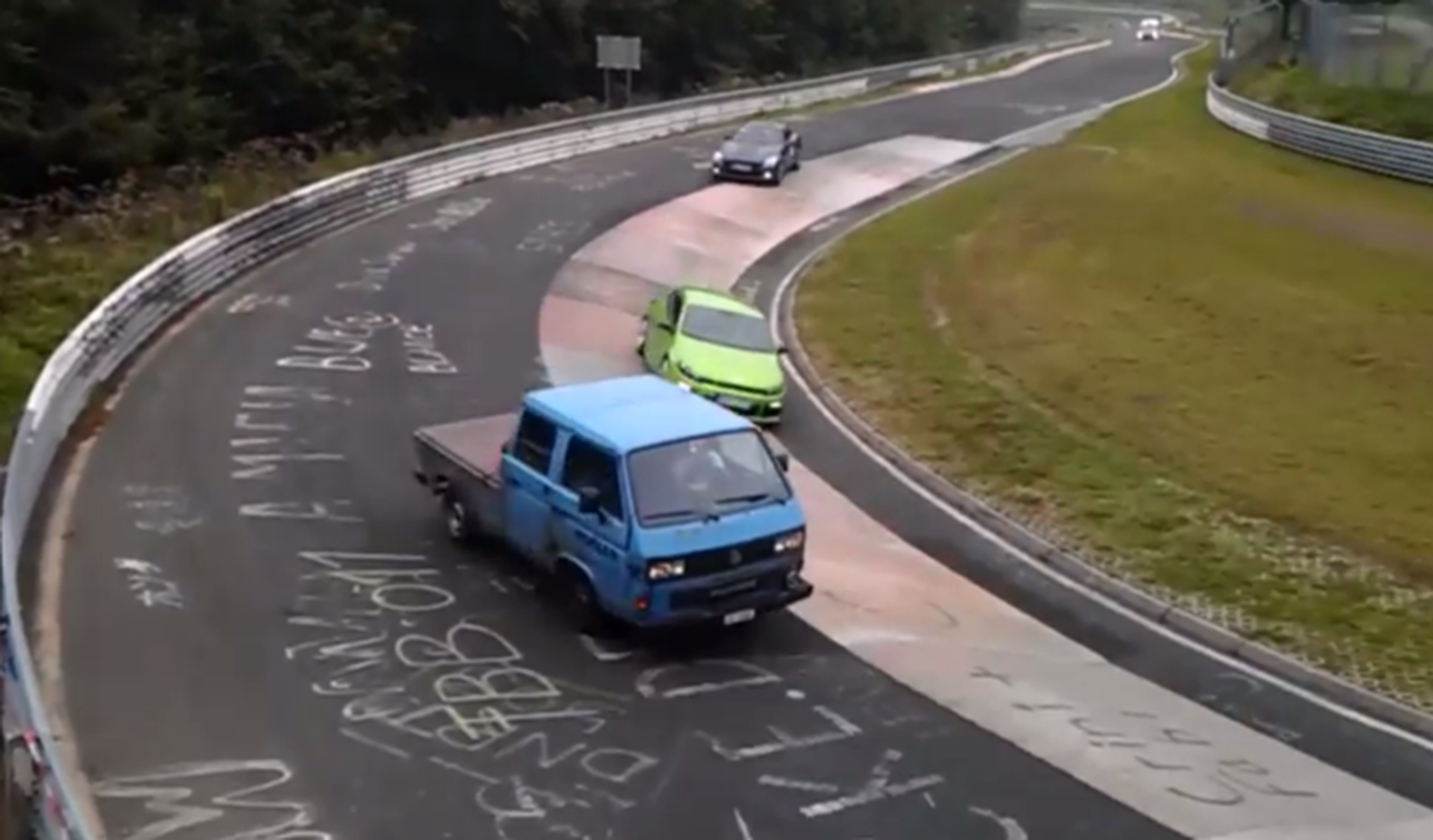 Vídeo: drift con una Volkswagen T3 en Nürburgring