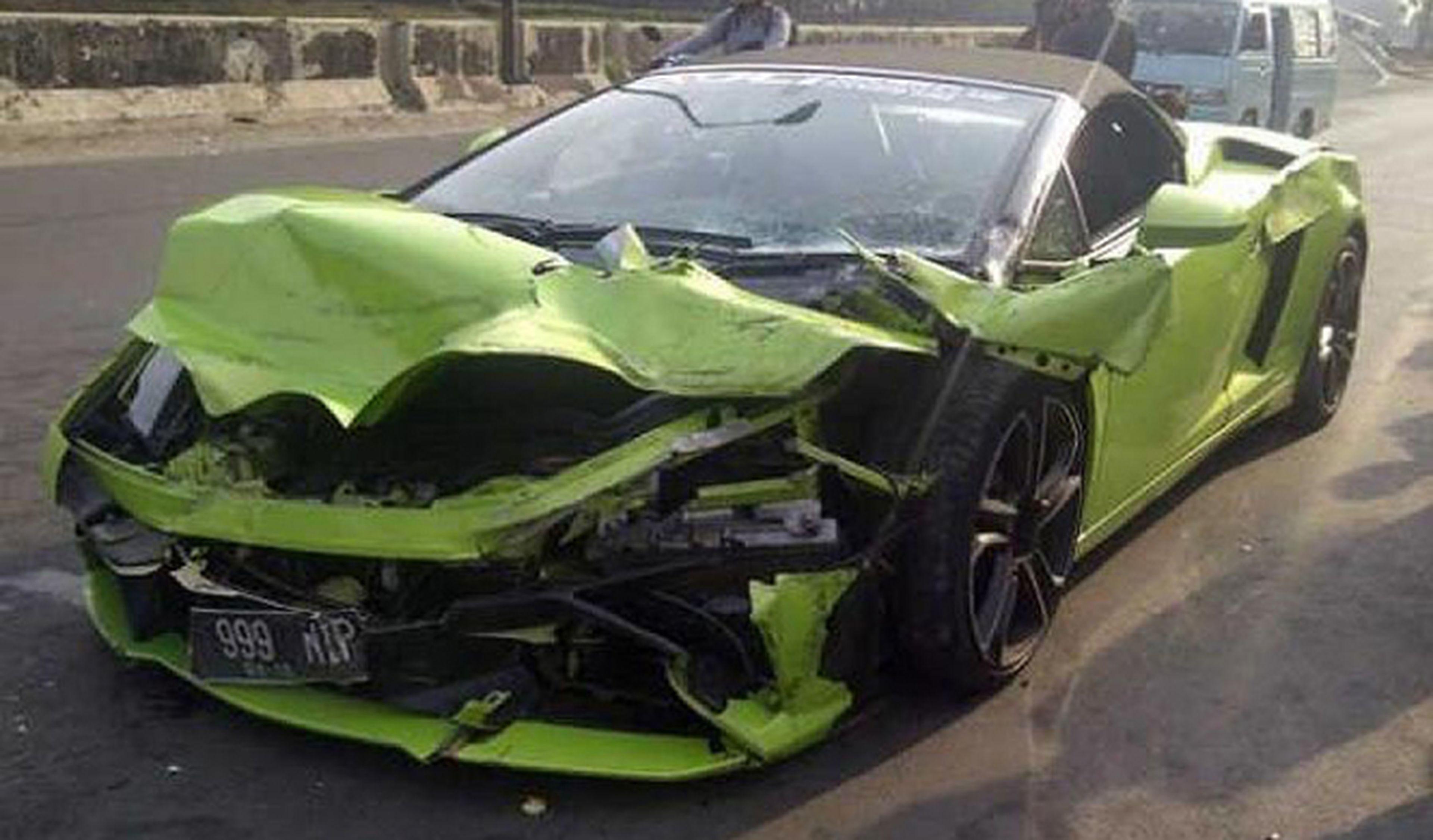 Brutal accidente de un Lamborghini Gallardo en Indonesia