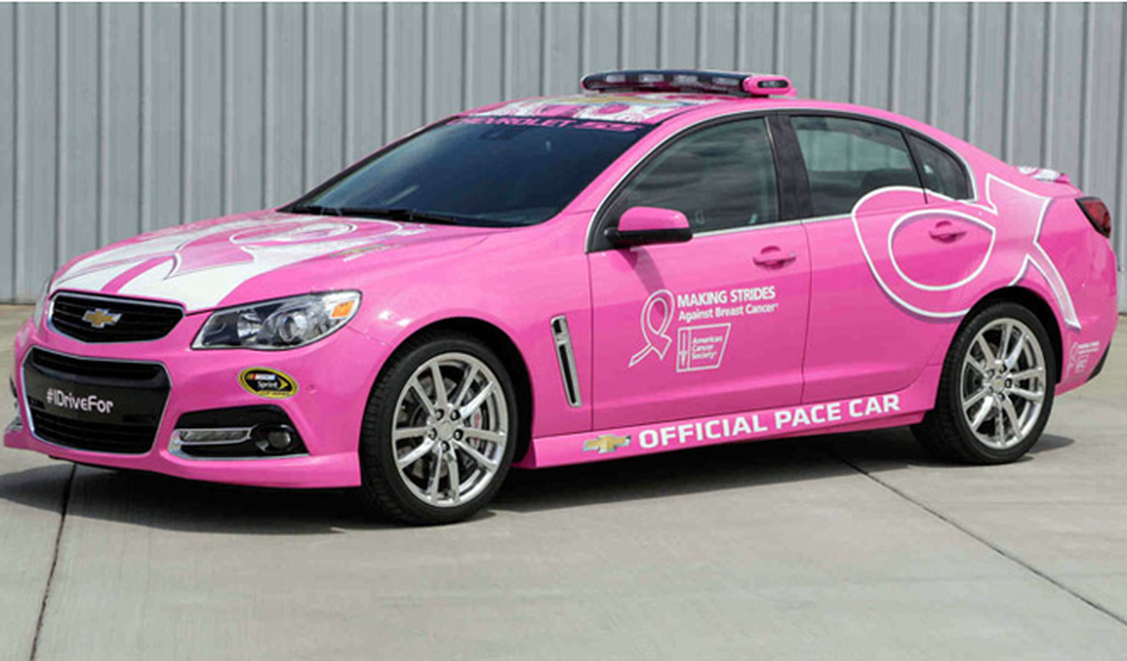 Un coche de seguridad rosa para la Nascar