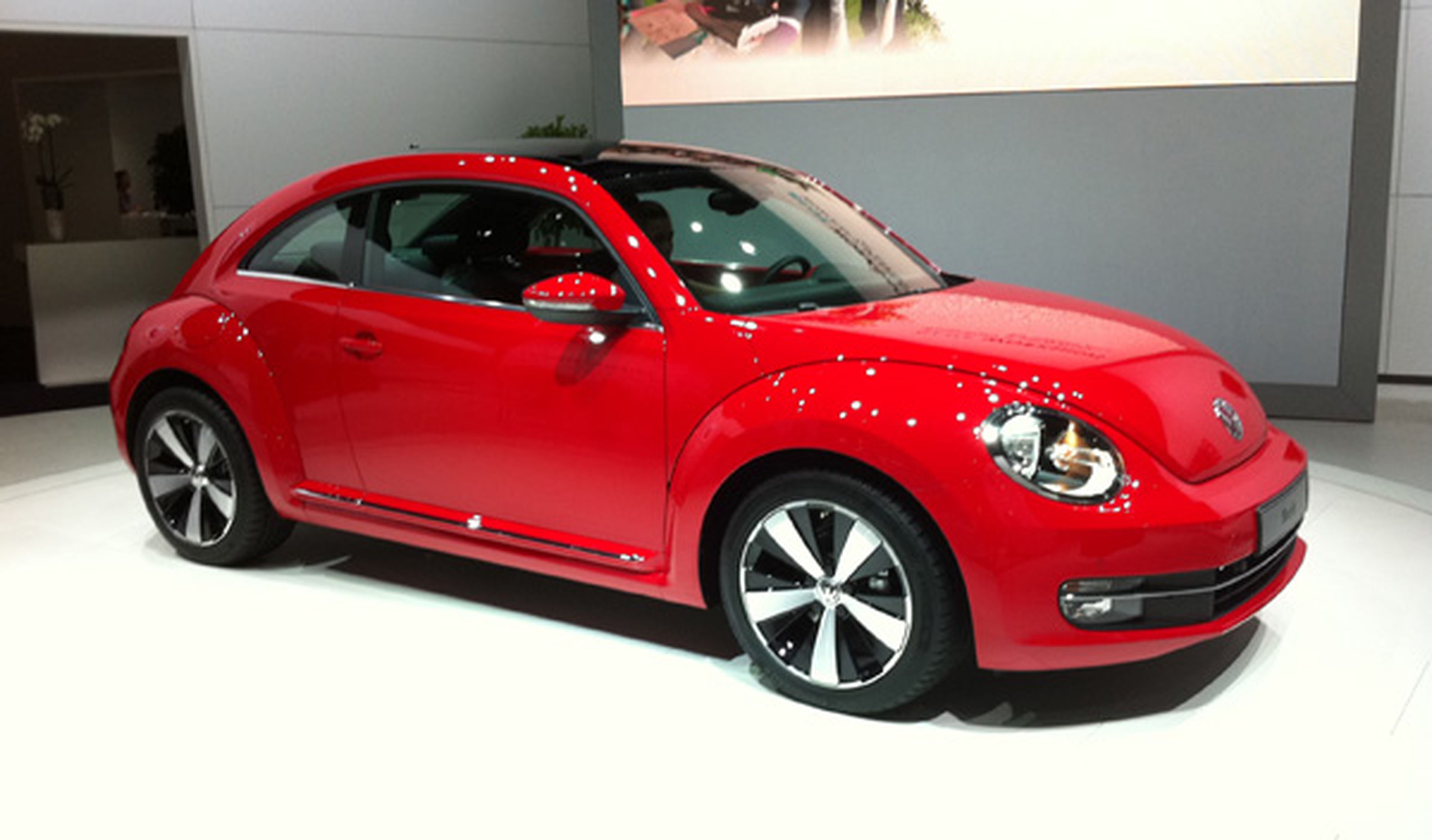 Cubre su Volkswagen Beetle con más de 10.000 monedas