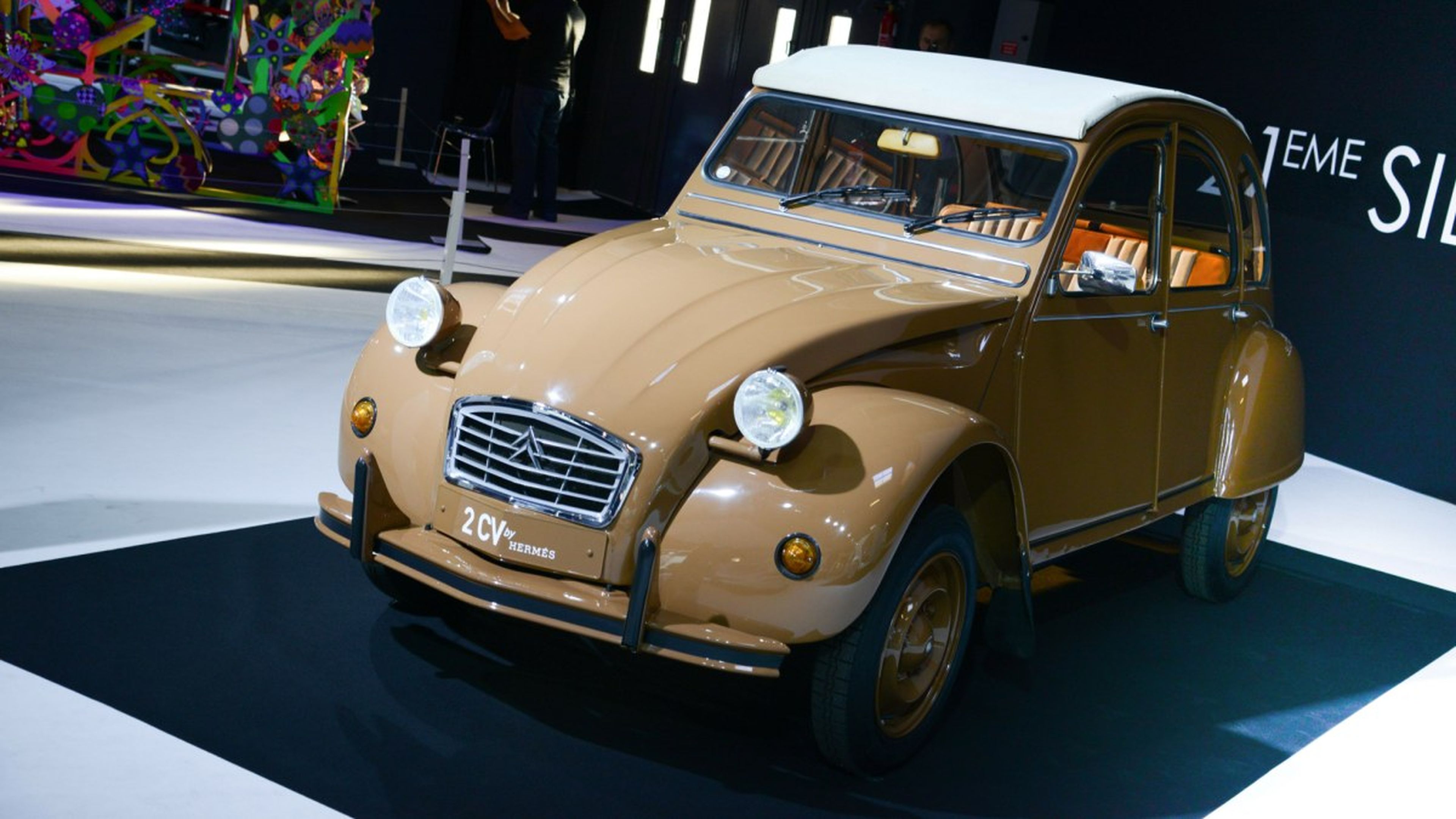 Citroën 2 CV por Hermés frontal