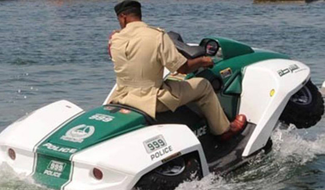 Quadski, el último 'juguete' de la Policía de Dubái -